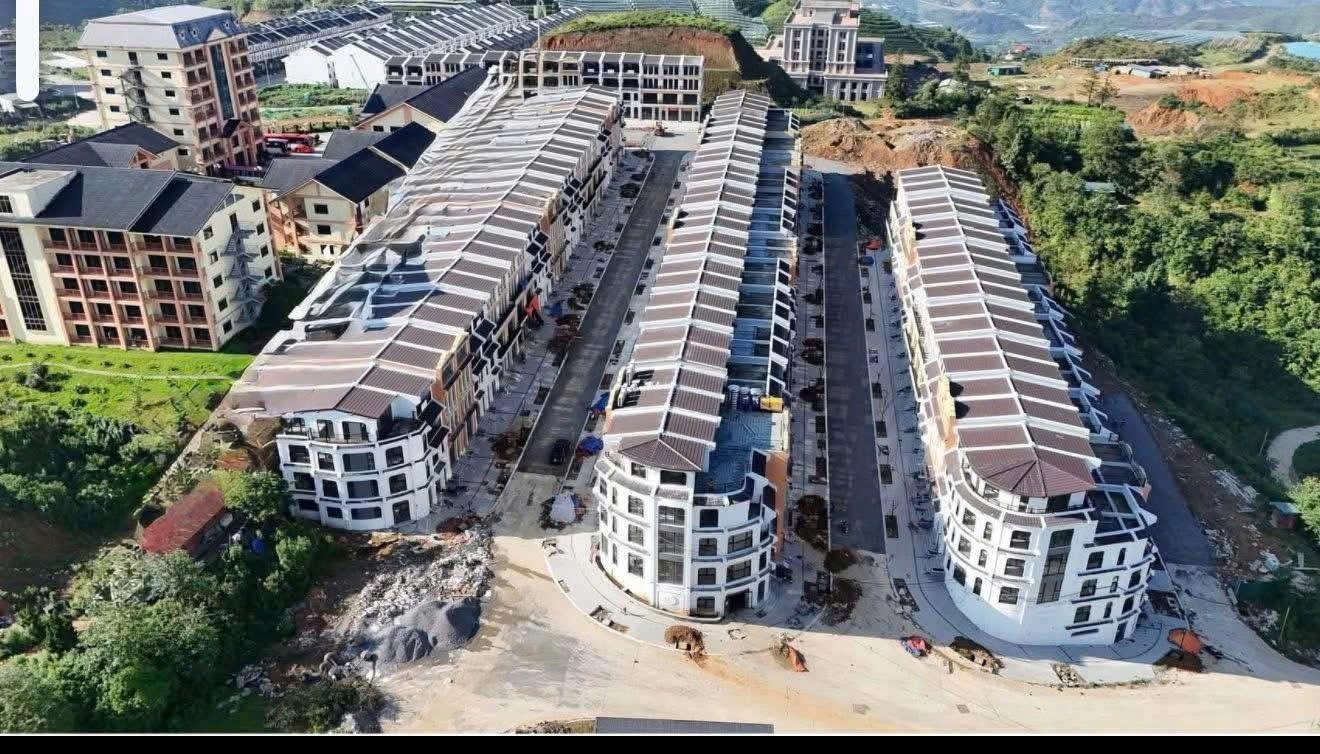 Cần bán ngay nhà riêng sổ đỏ 185 m2 tại Thị trấn Sa Pa - Sa Pa - Lào Cai, giá tốt