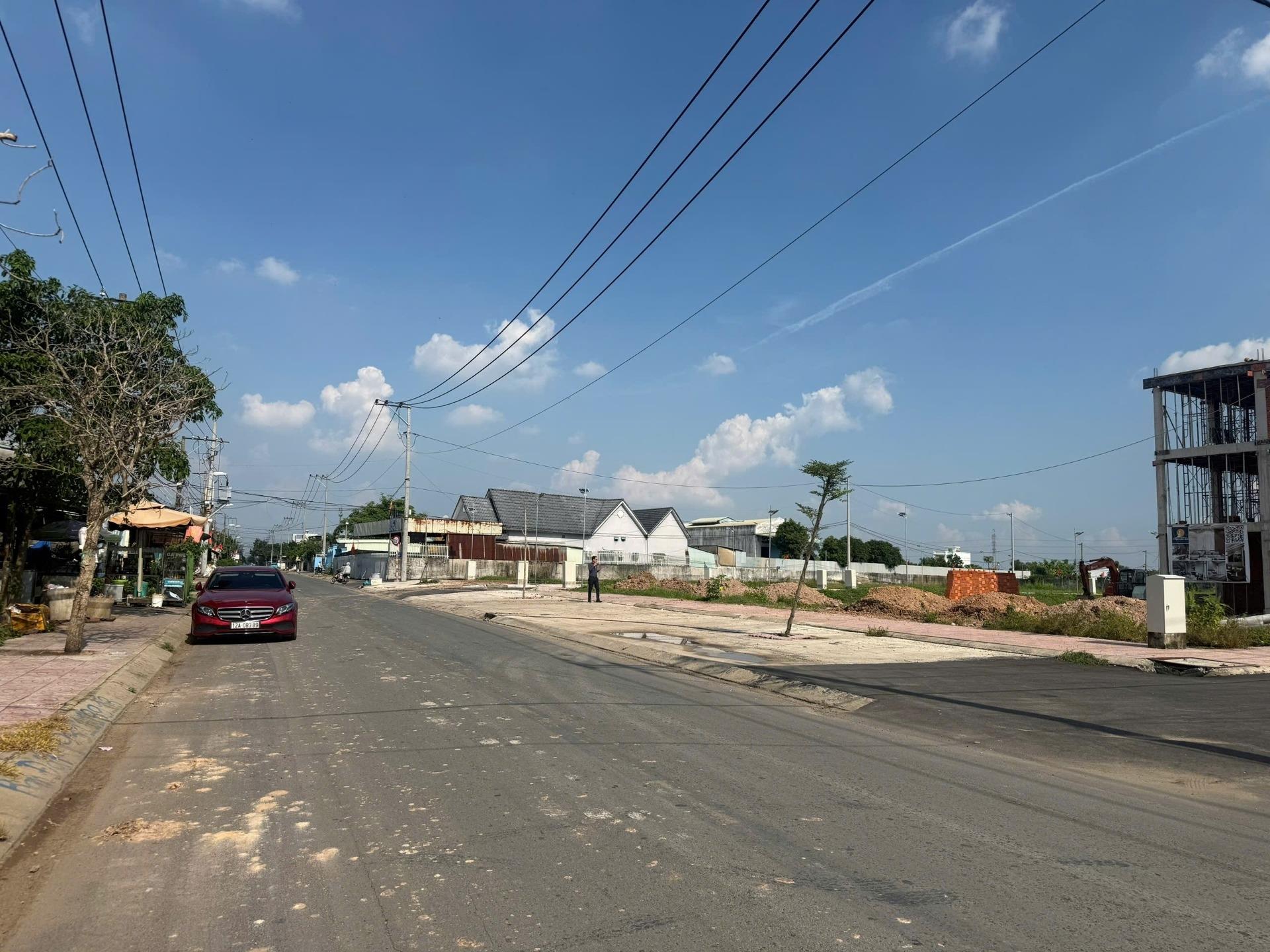 Chuyển nhượng lô đất sổ riêng 80 m2 tại Bình Chánh - Bình Chánh - TP Hồ Chí Minh, giá 2,89 tỷ