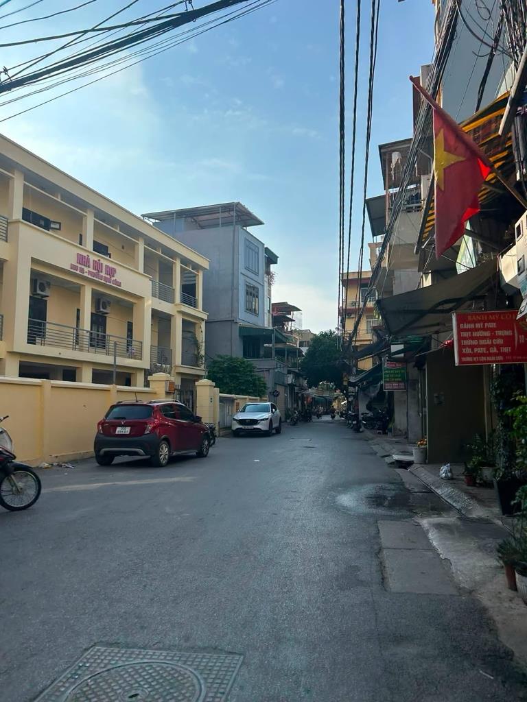 Bán nhanh nhà đẹp 5 tầng, 38 m2, mặt tiền 4m tại Đường Định Công - Hoàng Mai, giá 7,6 tỷ