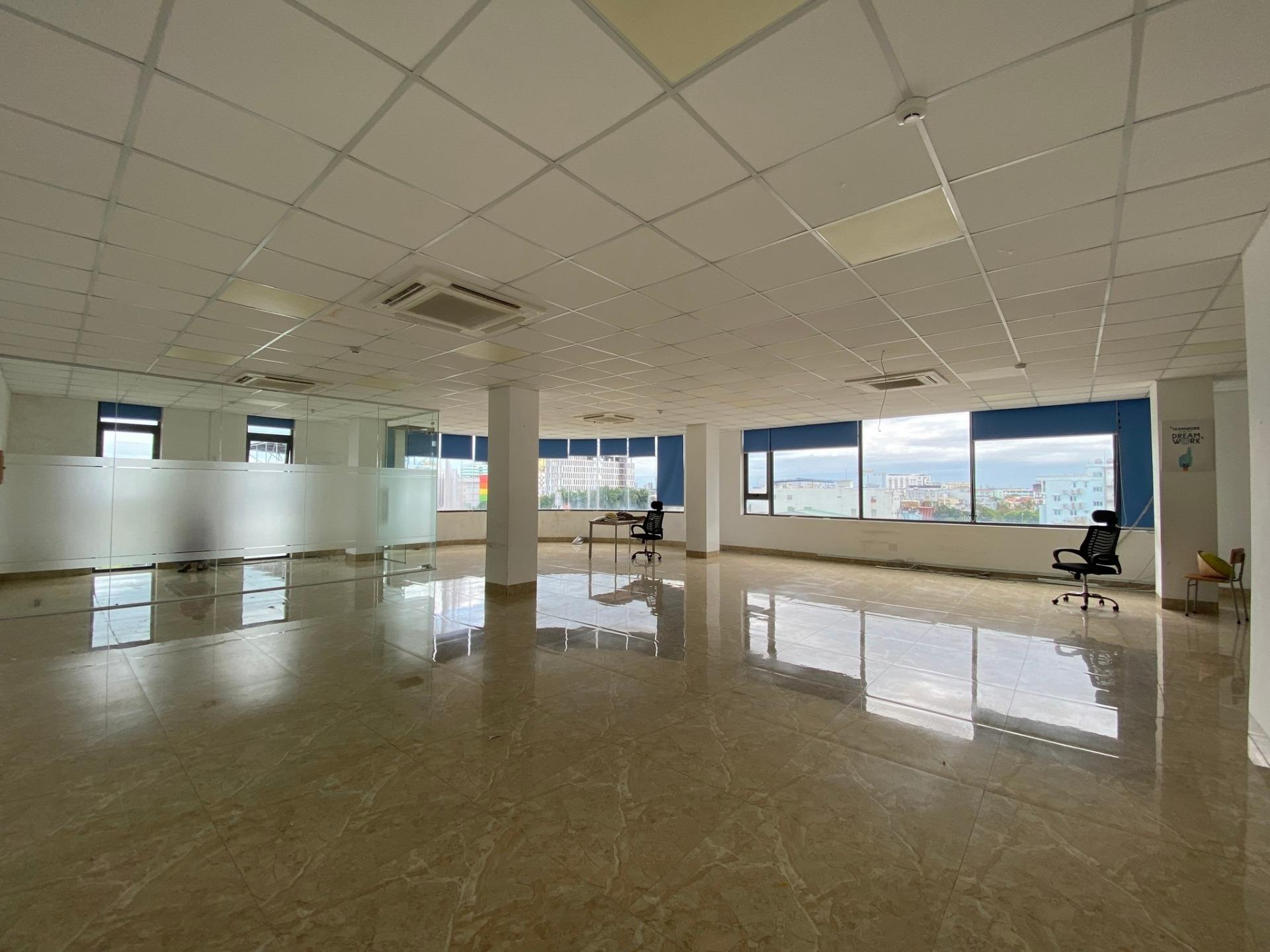 Văn phòng 100–150m² – Mặt bằng đẹp, trần cao, layout linh hoạt