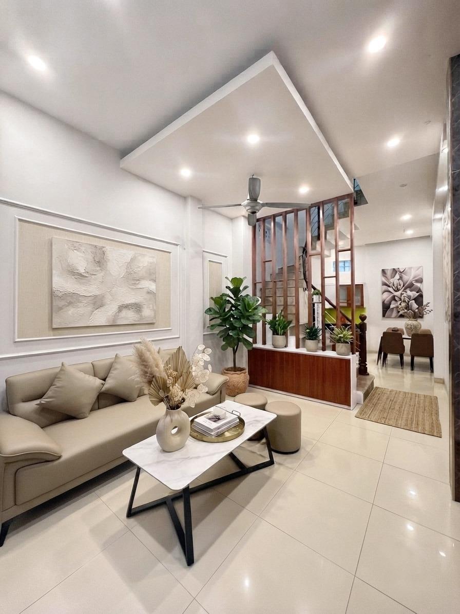 Cần bán nhà sổ riêng 35 m2 tại Đường Trần Hòa - Định Công - Hoàng Mai - Hà Nội, giá 7,6 tỷ