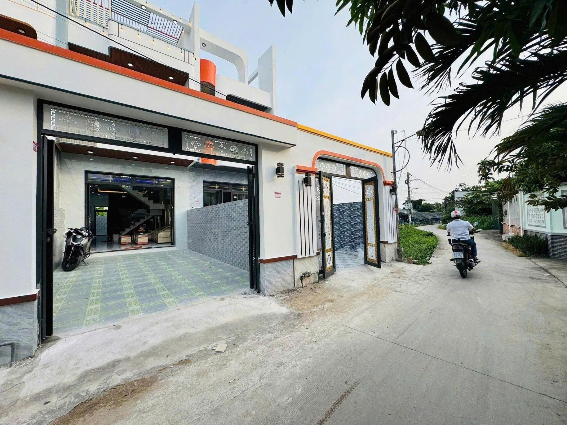 Cần bán nhanh nhà sổ hồng riêng 120 m2 tại Đường Hồ Văn Cống - Thủ Dầu Một, giá 2 tỷ