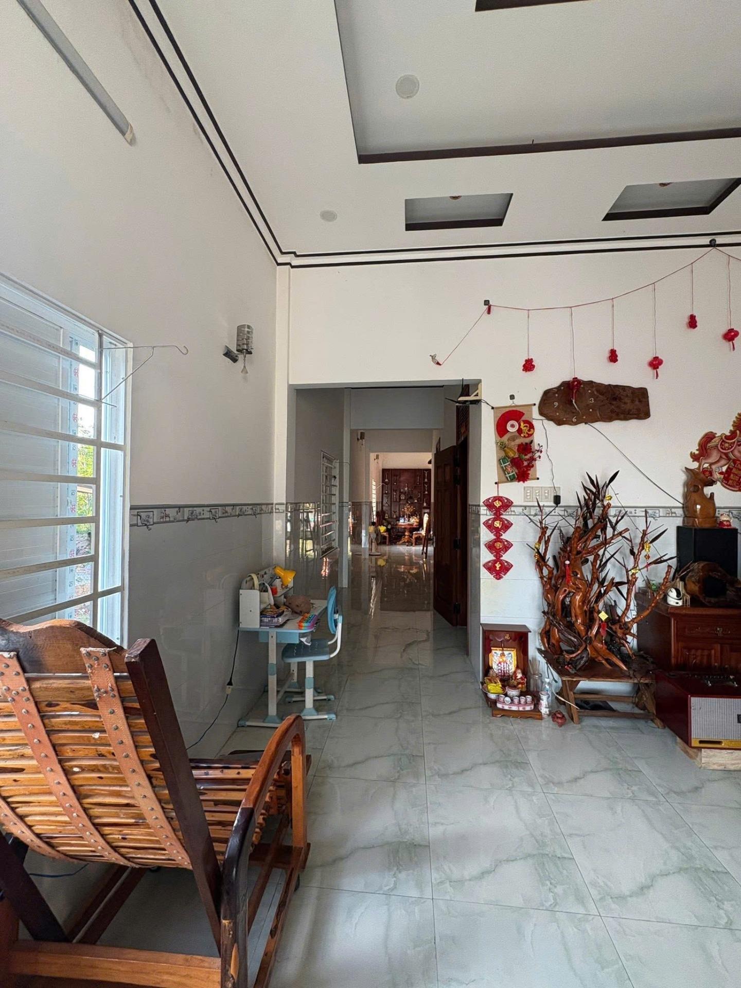 Bán gấp nhà đẹp 650 m2 tại Xã Vạn Hưng - Vạn Ninh - Khánh Hòa, giá 2,7 tỷ
