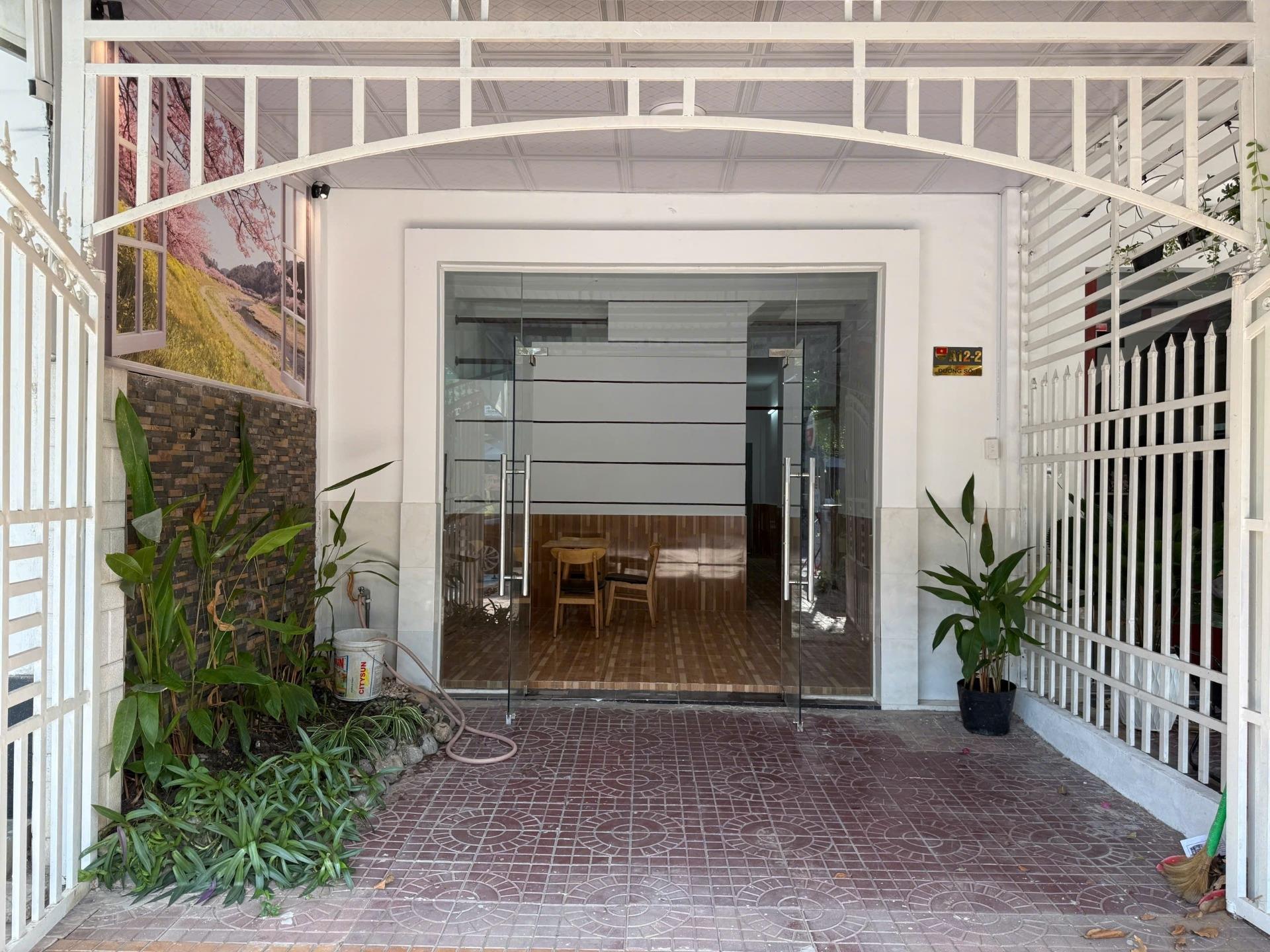 Cần bán gấp bán nhanh nhà phố 108 m2, hướng Tây-Bắc tại Đường 91C - Cái Răng, giá 3,5 tỷ