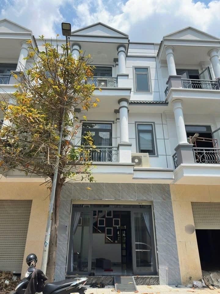 Cần bán nhanh nhà riêng 60 m2 tại Xã Tân Hiệp - Tân Uyên - Bình Dương, giá 2,45 tỷ