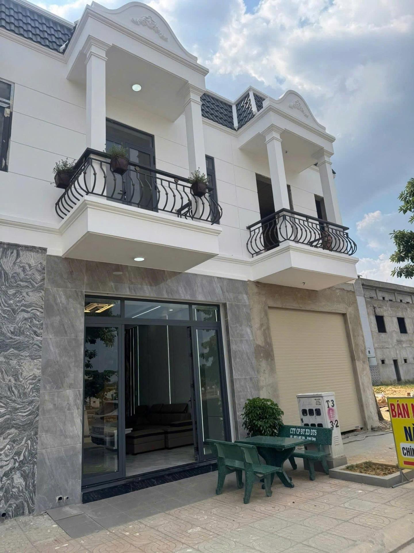 Cần bán gấp căn nhà 63 m2 tại Phường Uyên Hưng - Tân Uyên - Bình Dương, giá 2,2 tỷ
