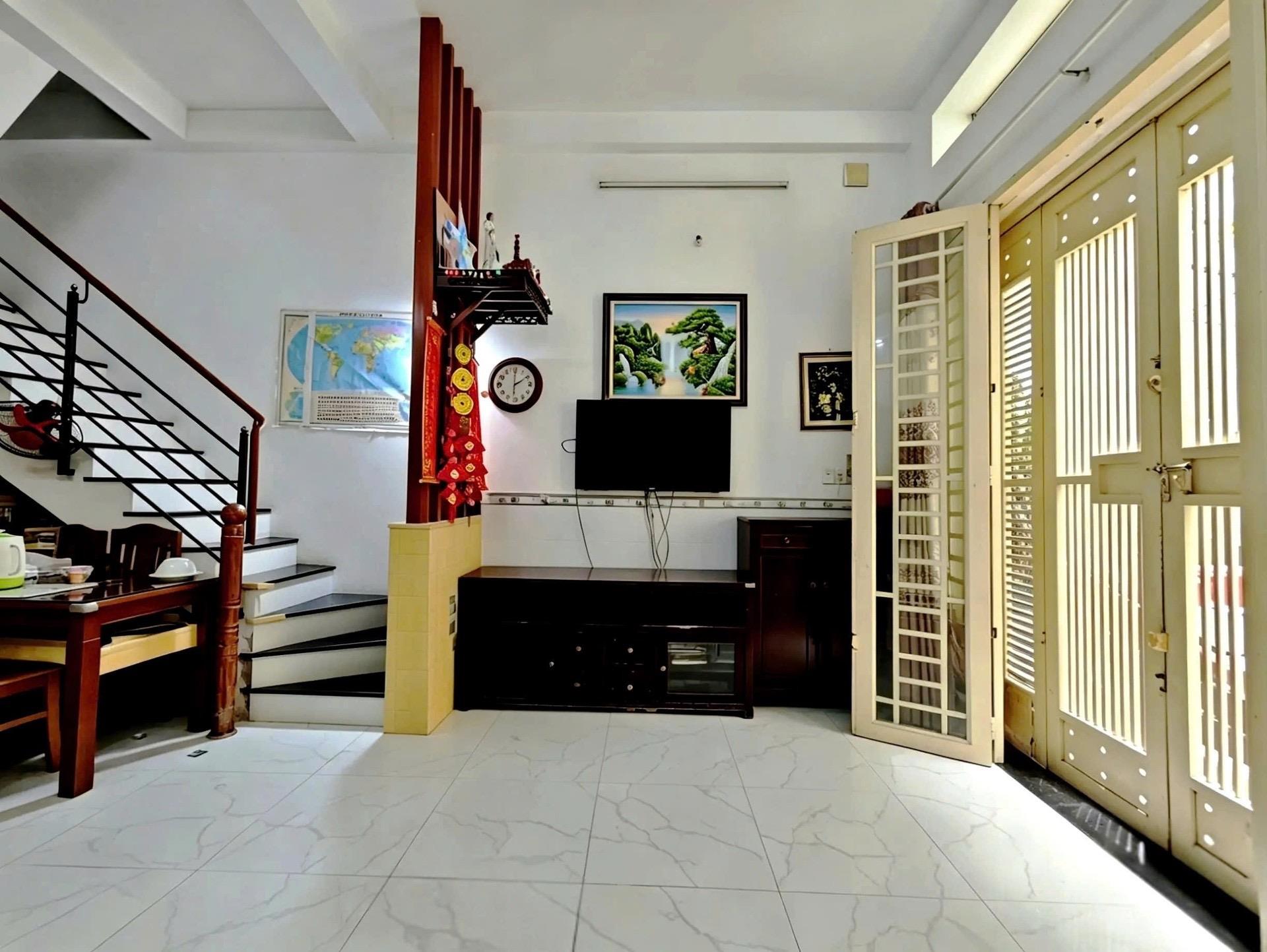 Cần bán gấp nhà riêng 30 m2 tại Đường Cách Mạng Tháng Tám - 12 - Quận 10, giá 5,8 tr