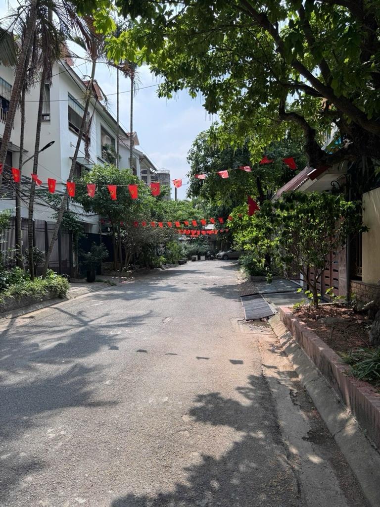 Cần bán gấp bán nhanh nhà lk 125 m2, giá 27,5 tỷ tại Đường Trương Định - Hoàng Mai - Hà Nội