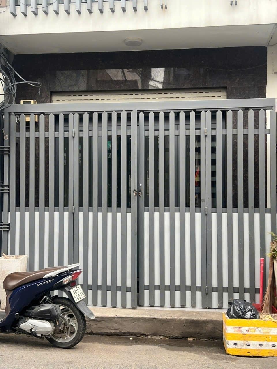 Cần bán ngay căn nhà mặt phố 17 m2 tại Đường Phùng Văn Cung - Phú Nhuận, giá 5,65 tỷ