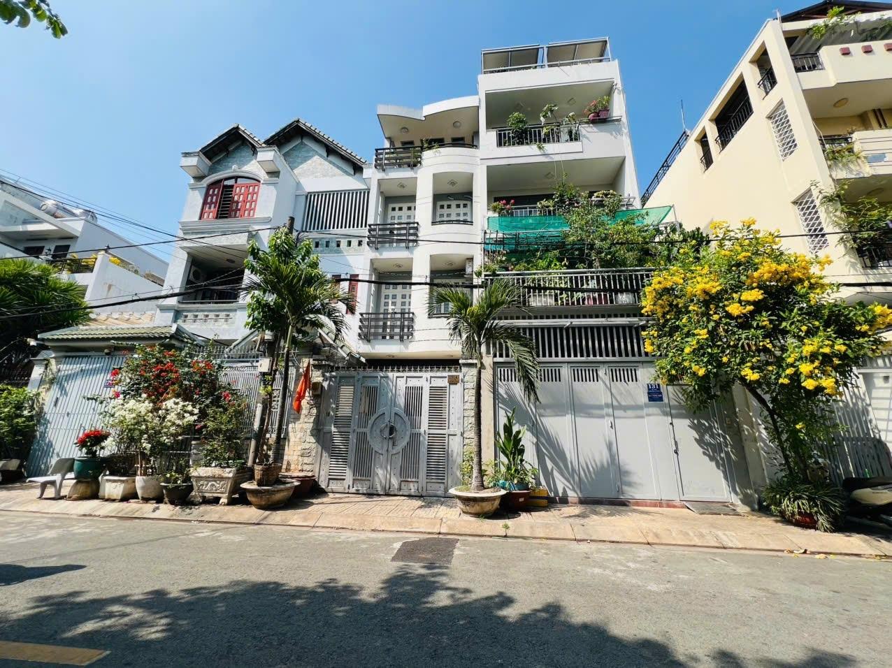 Cần bán gấp nhà mặt tiền 80 m2 tại Đường Lê Lâm - Phú Thạnh - Tân Phú, giá 10,6 tỷ