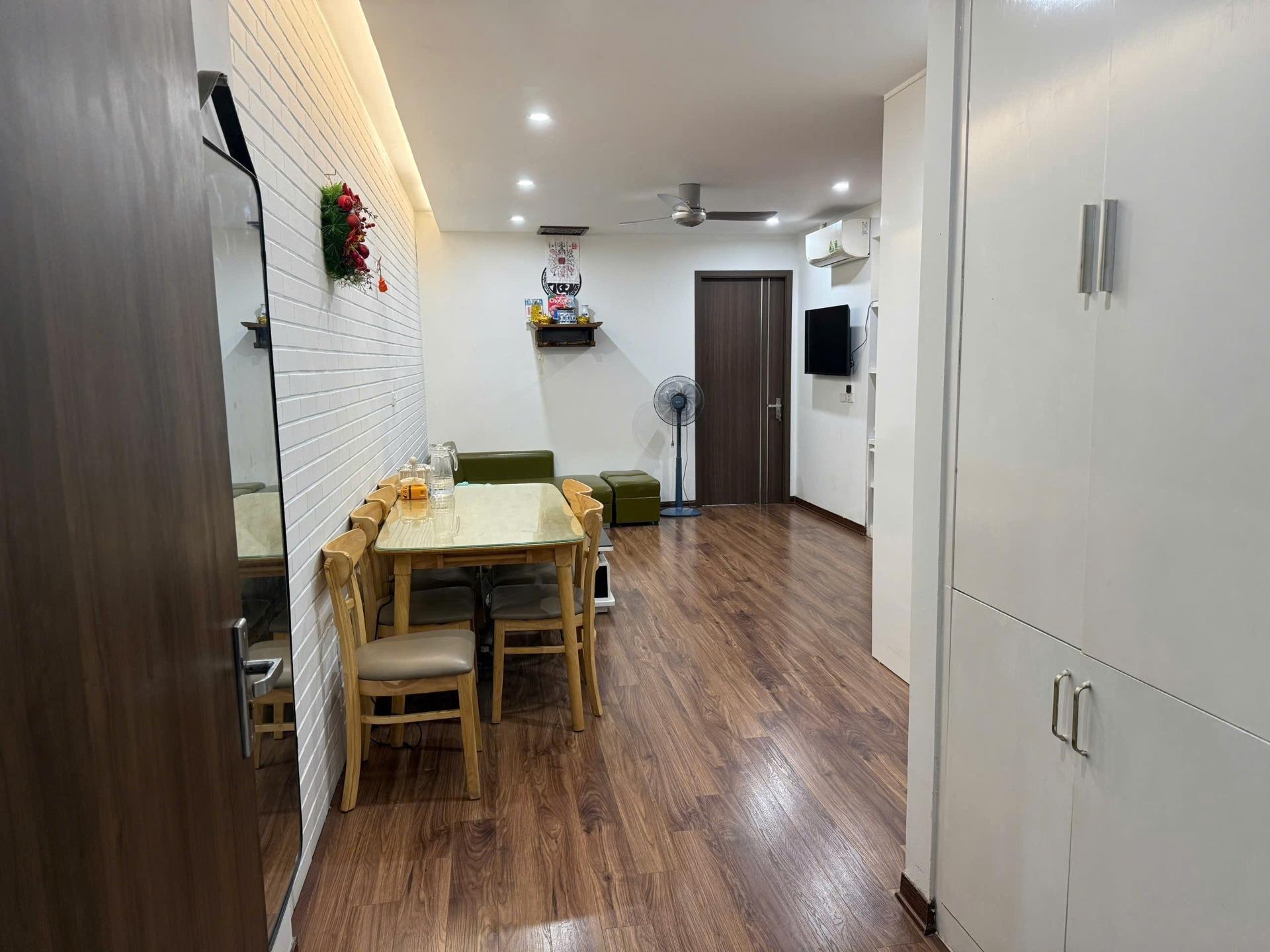 Cần bán nhanh căn hộ chung cư 61,04999923706055 m2, giá 2 tỷ tại Hoàng Mai - Hà Nội
