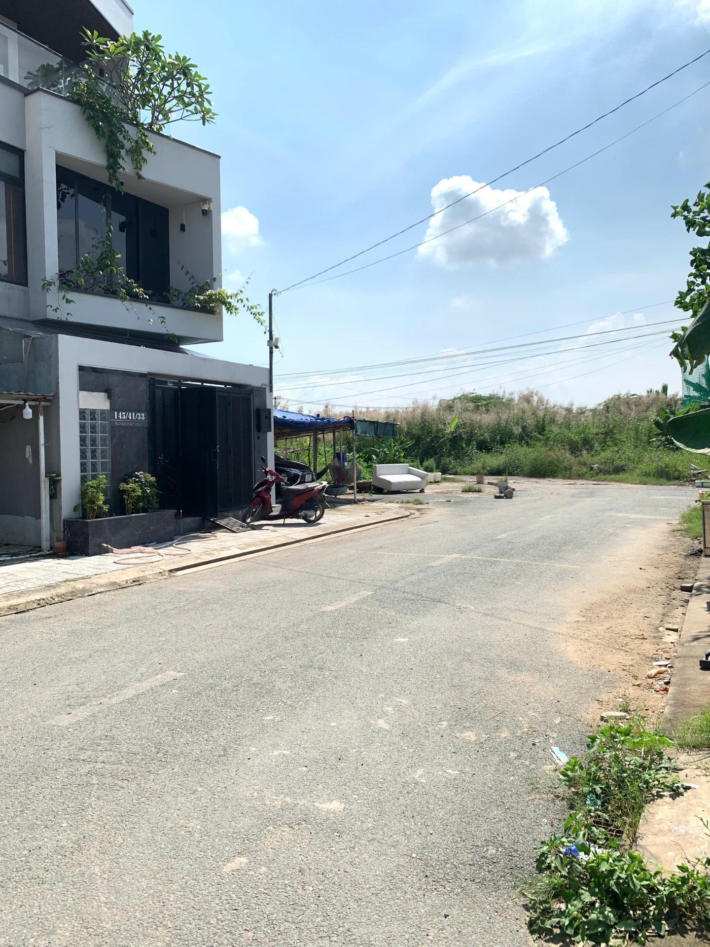 Sở hữu ngay nền đất 150 m2 tại Phú Hữu - Quận 9 - TP Hồ Chí Minh, giá 11,7 tỷ