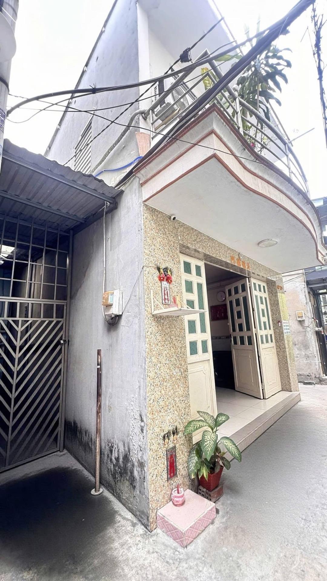 Cần bán ngay nhà đất 38 m2 tại Xã Hưng Long - Bình Chánh - TP Hồ Chí Minh, giá 1,8 tỷ