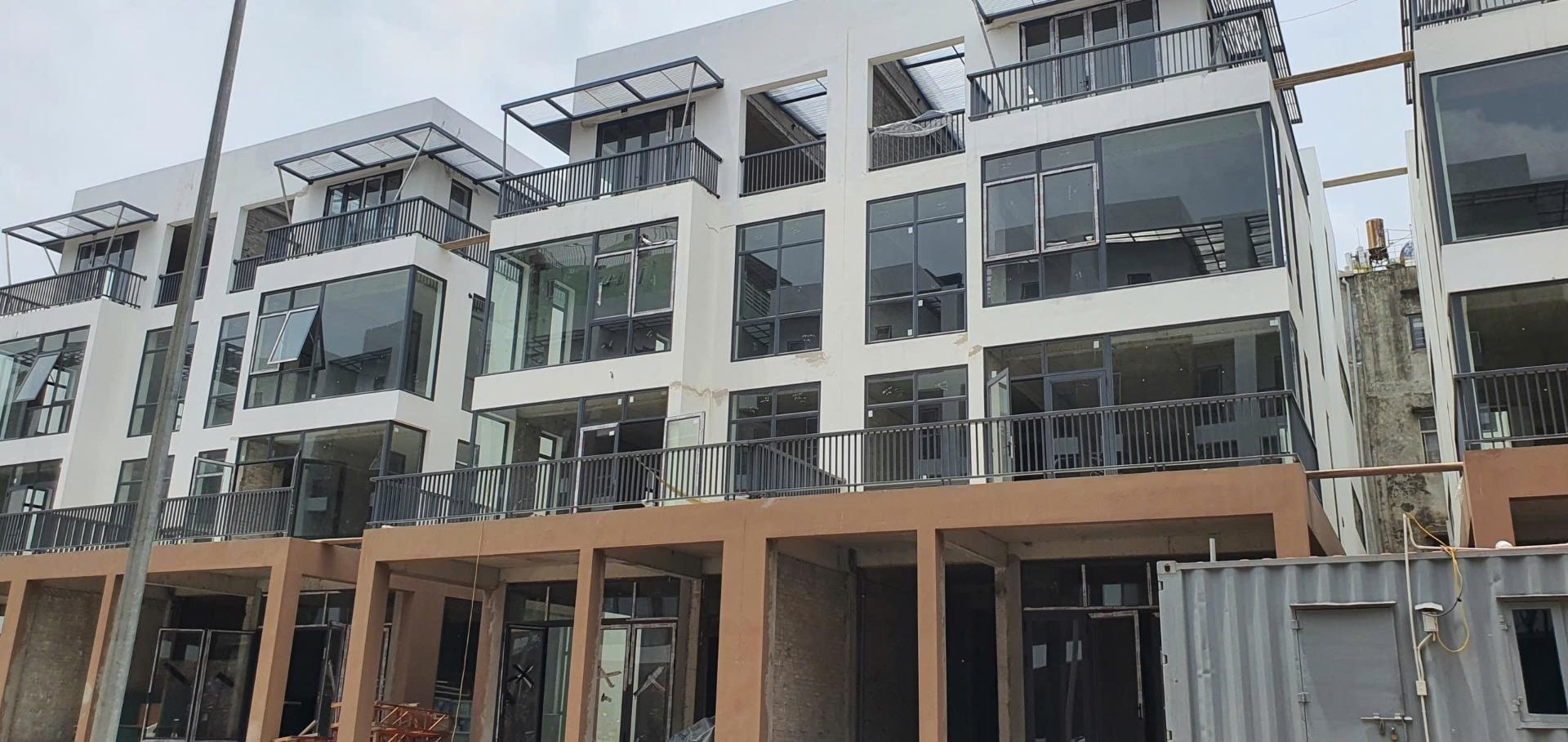 Cần bán gấp biệt thự 270 m2, giá 98 tỷ tại Phố Lạc Trung - Vĩnh Tuy - Hai Bà Trưng - Hà Nội