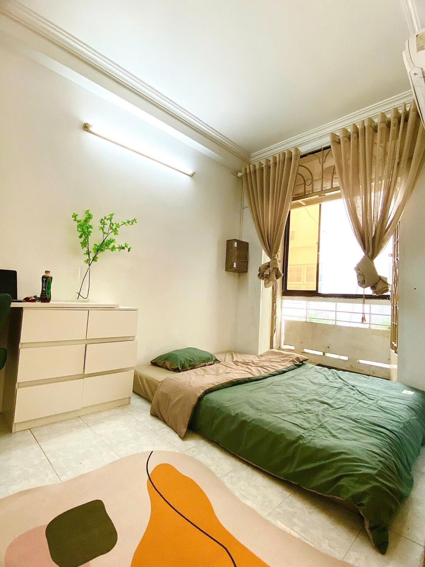 Thuê ngay nhà trọ phòng trọ 29 m2 tại Đường Trần Đình Xu - Quận 1, giá 5,6 triệu/tháng