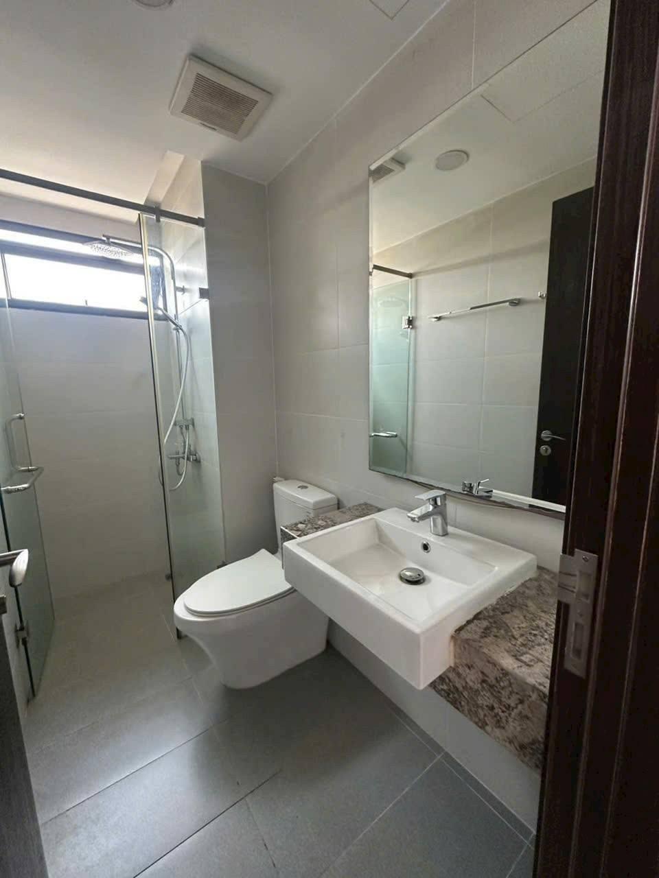 Cho thuê căn chung cư 87 m2 tại Đường Lạc Long Quân - Quận 11, giá 15,5 triệu/tháng
