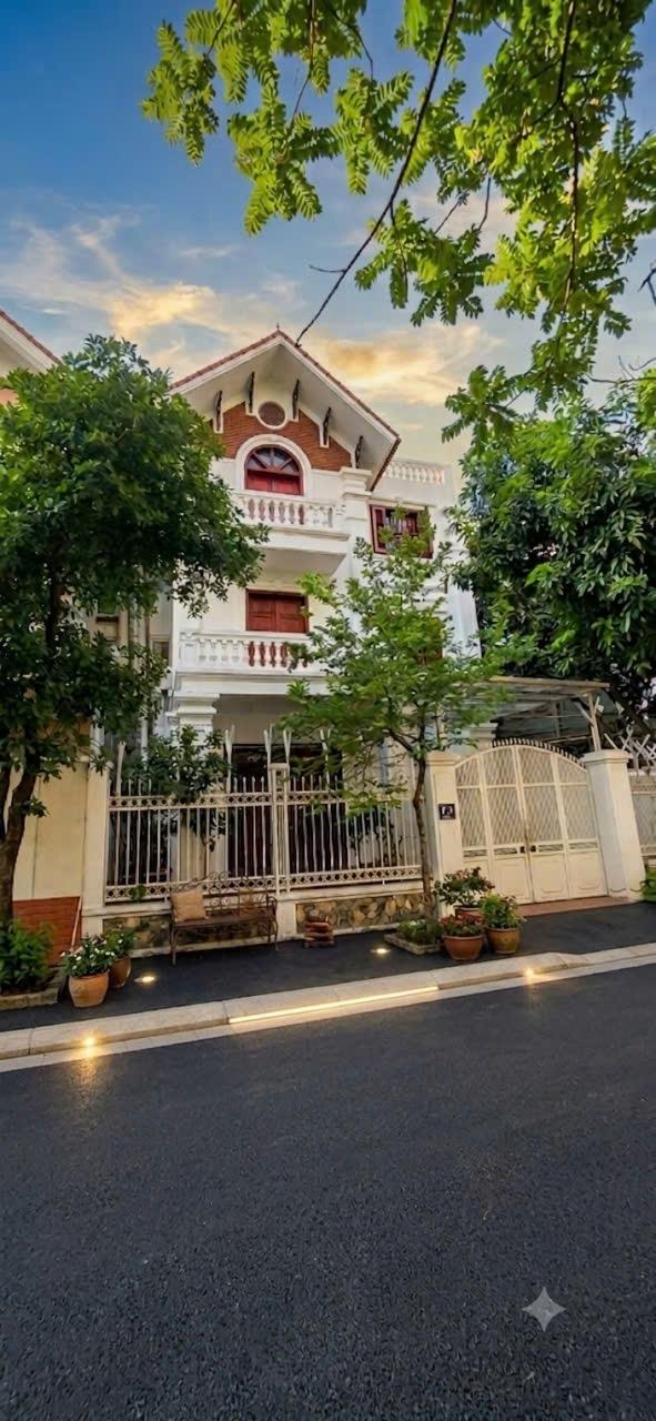 Cần bán gấp nhà biệt thự liền lề 158 m2, giá 40 tỷ tại Phường Vạn Phúc - Hà Đông - Hà Nội