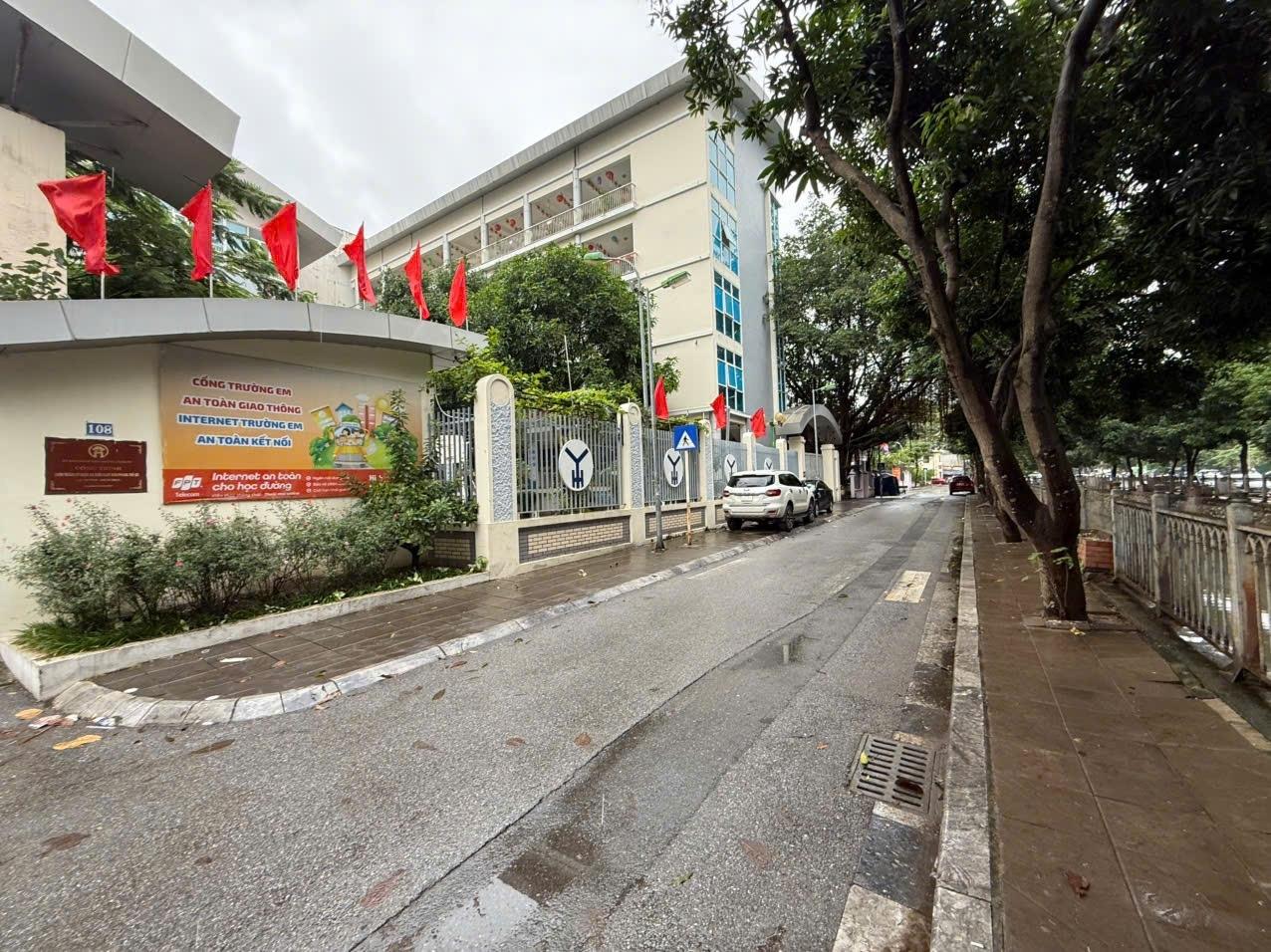 Cần bán căn nhà riêng 33 m2 tại Đường Yên Hòa - Yên Hòa - Cầu Giấy - Hà Nội, giá 9 tỷ