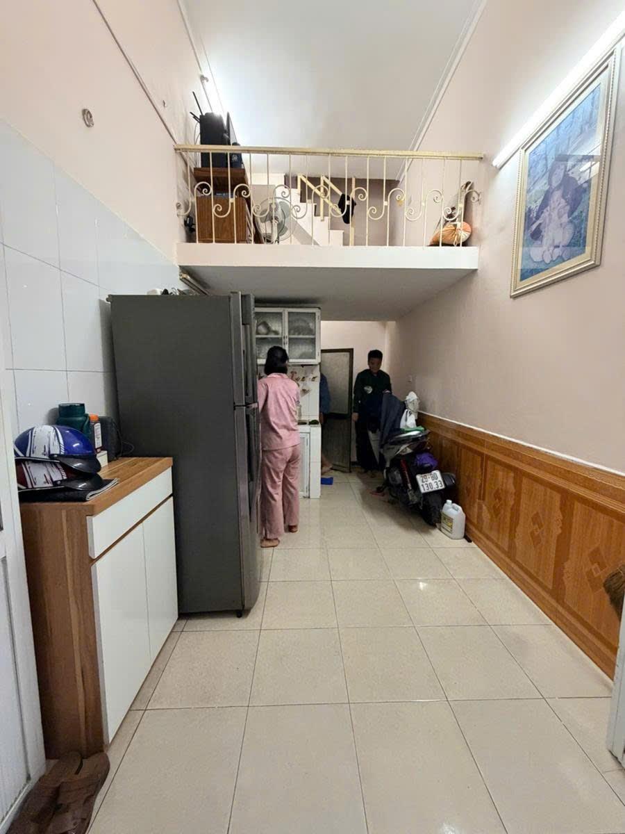 Cần bán ngay nhà đất 15 m2, hướng Tây-Bắc tại Đường Trung Phụng - Đống Đa, thỏa thuận