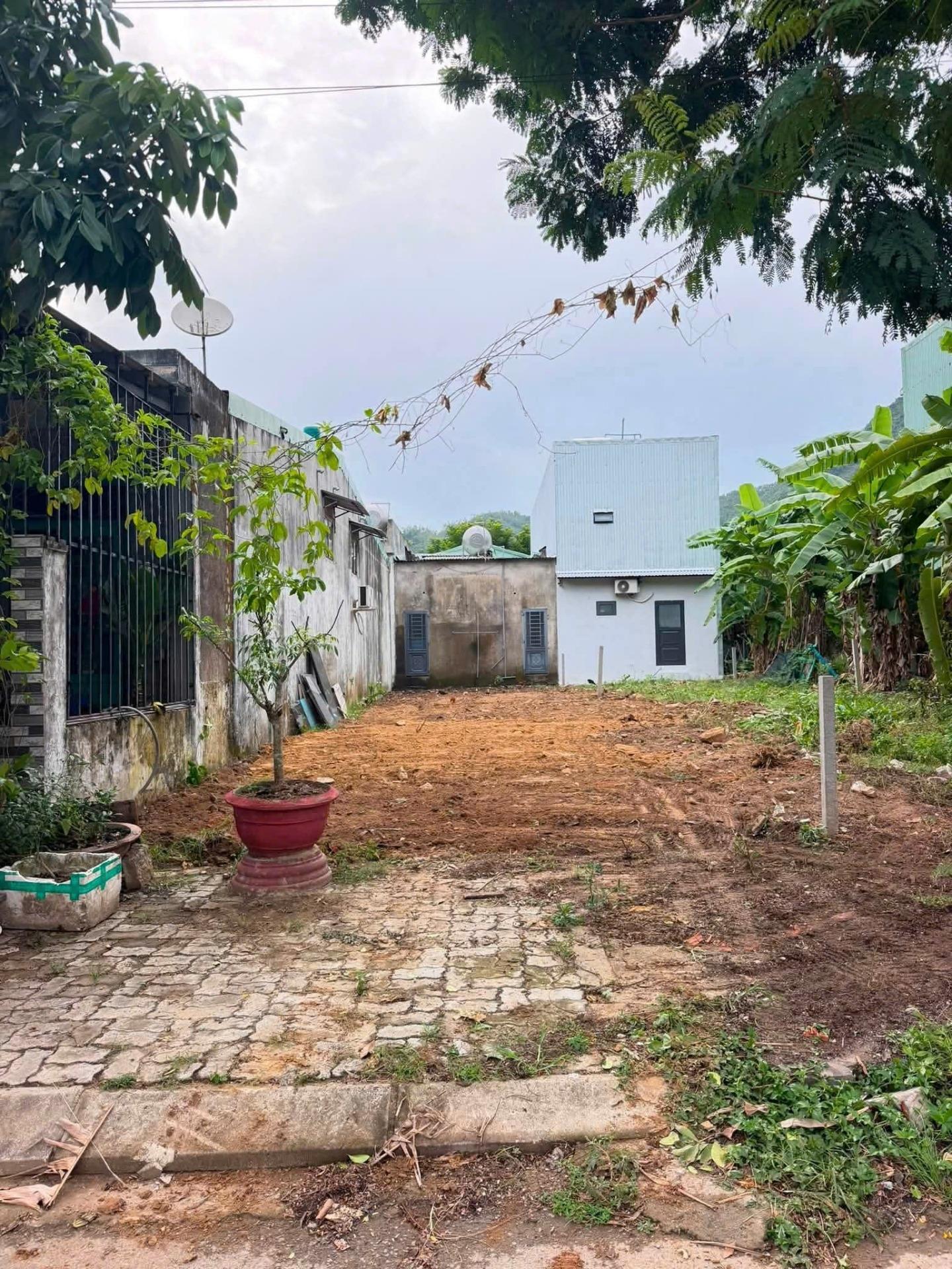 Cần bán gấp bán nhanh lô đất nền 100 m2, hướng Đông-Nam tại Hòa Vang - Đà Nẵng, giá 2,45 tỷ