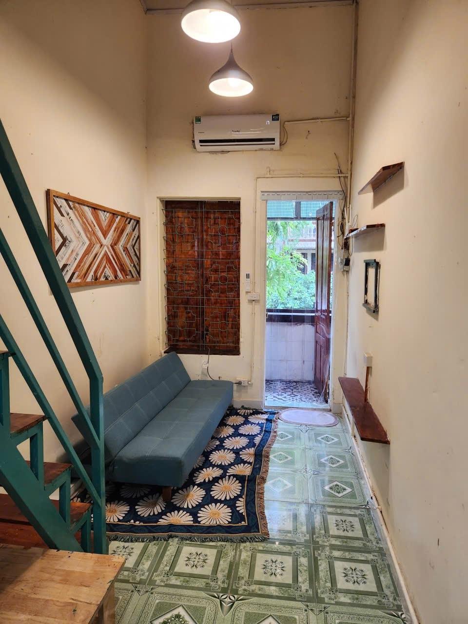 Cho thuê gấp nhà trọ 16 m2 tại Phố Ô Quan Chưởng - Đồng Xuân - Hoàn Kiếm, giá 5 triệu/tháng
