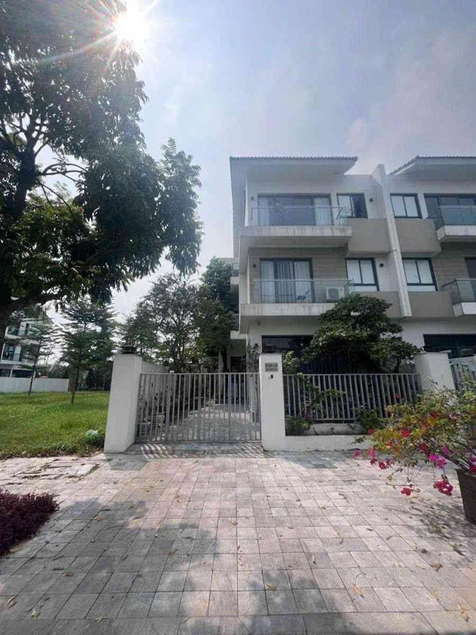 Bán biệt thự siêu đẹp 180 m2, giá 30 tỷ tại Phường Dương Nội - Hà Đông - Hà Nội