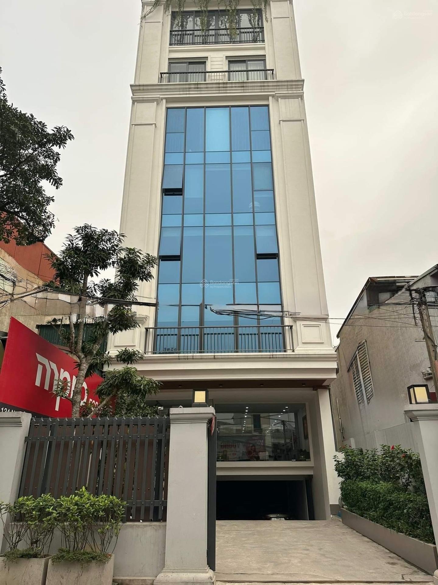 Bán nhà mặt phố 245 m2, hướng Đông-Nam tại đường Nguyễn Hoàng Tôn - Xuân La - Tây Hồ, giá rẻ
