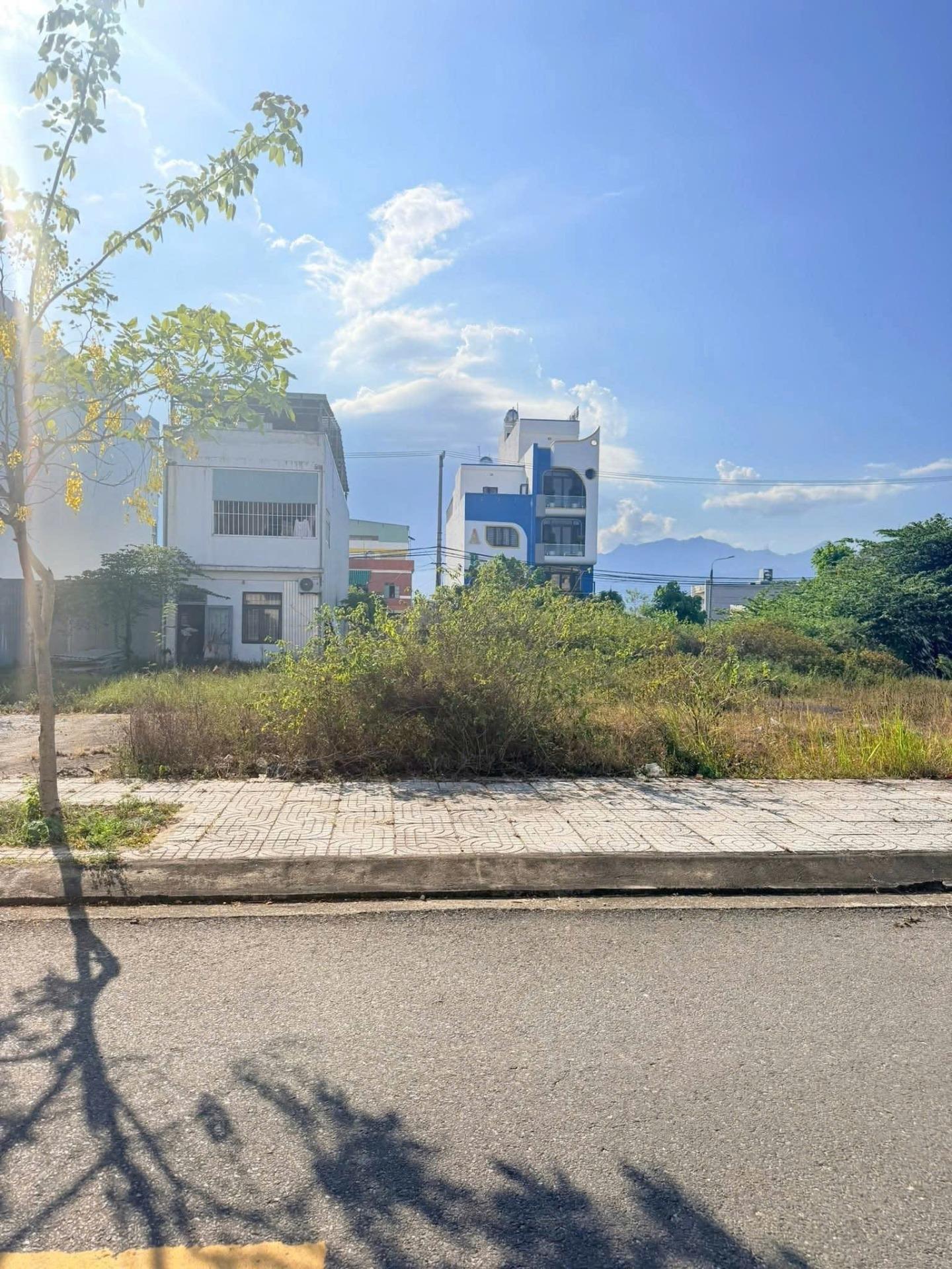 Sở hữu ngay nền đất 200 m2, hướng Đông-Nam tại Liên Chiểu - Đà Nẵng, giá 10 tỷ