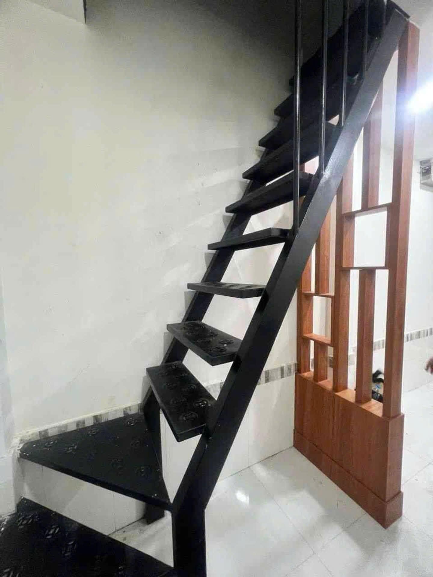 Cần bán gấp căn nhà 14 m2 tại Đường Đỗ Quang Đẩu - Bến Thành - Quận 1, giá 3,33 tỷ