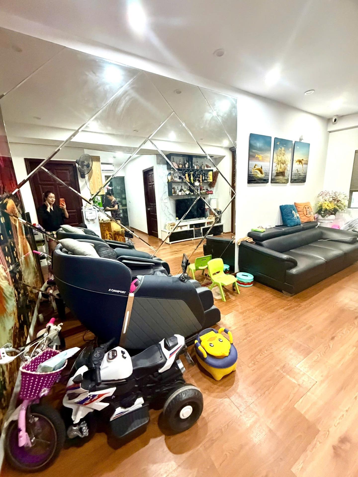 Bán gấp căn 69 m2, hướng Đông-Nam, giá 3,99 tỷ tại Đường Cầu Bươu - Kiến Hưng - Hà Đông - Hà Nội
