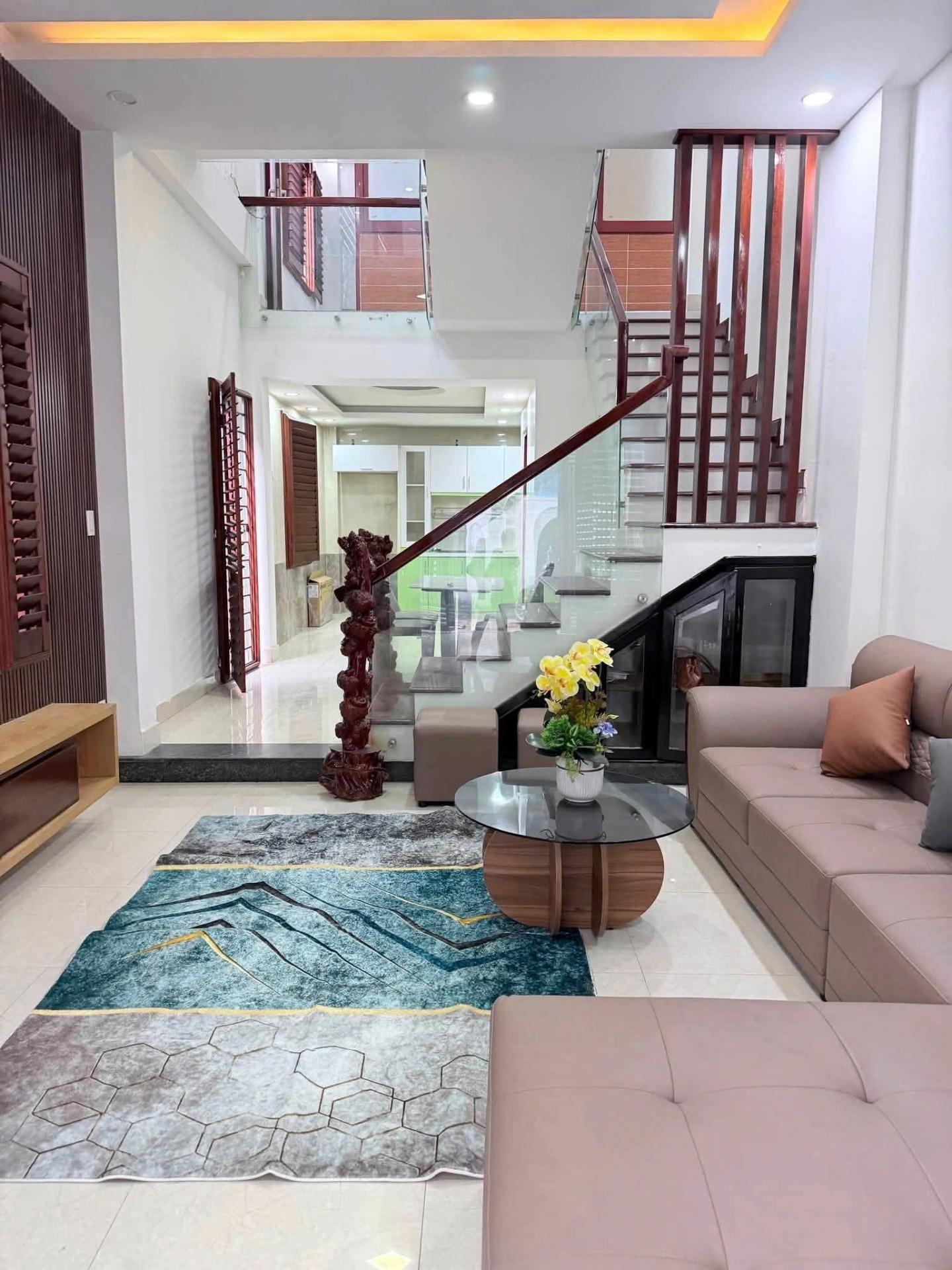 Sở hữu nhà sổ riêng 180 m2, hướng Đông tại Đường Nguyễn Công Hoan - Hòa An - Cẩm Lệ, giá 4,6 tỷ