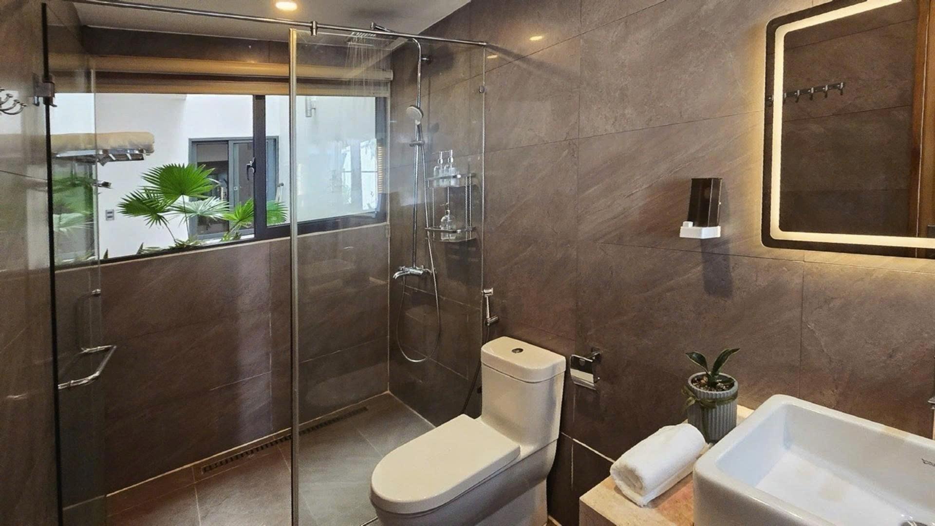 Sở hữu nhà đẹp 100 m2 tại Đường Ngô Thế Vinh - Hòa Cường Bắc - Hải Châu - Đà Nẵng, giá 10,5 tỷ