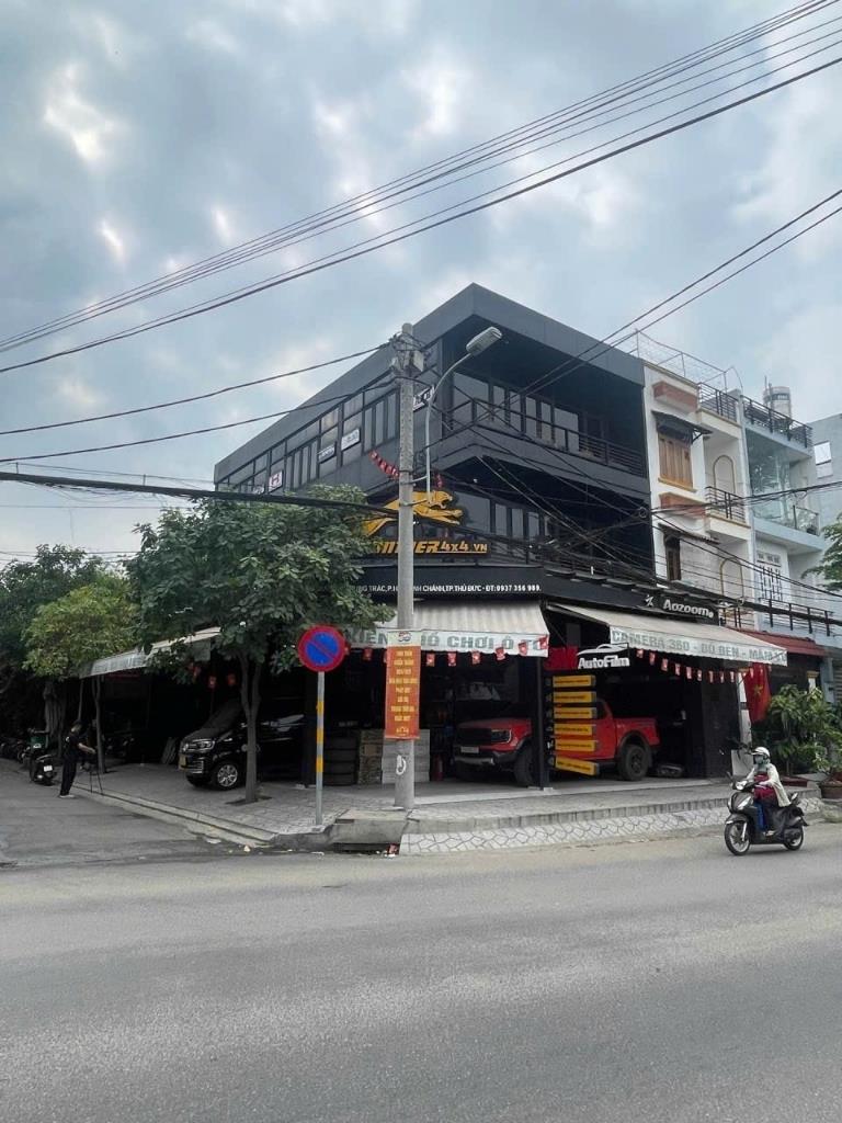Bán gấp căn nhà mặt phố 3 tầng, 200 m2, mặt tiền 10m, hướng Bắc tại Đường 8 - Thủ Đức, giá 24,5 tỷ