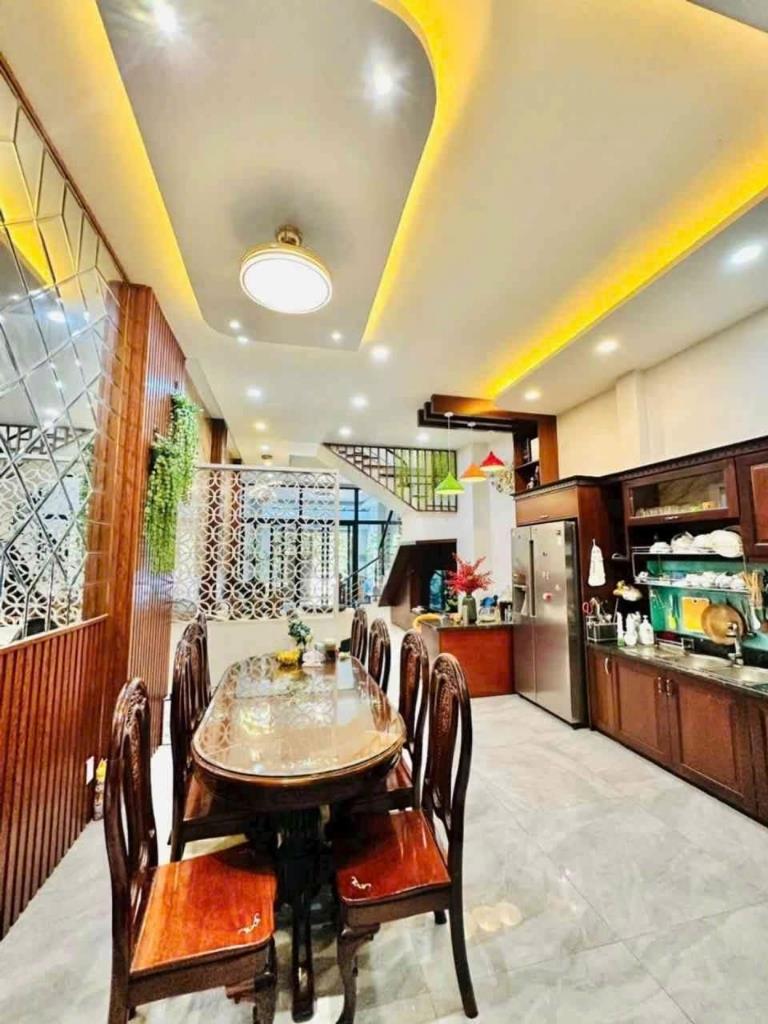 Chuyển nhượng nhà mặt phố đẹp 4 tầng, 81 m2, mặt tiền 45m tại Đường 1 - Thủ Đức, giá 16,8 tỷ
