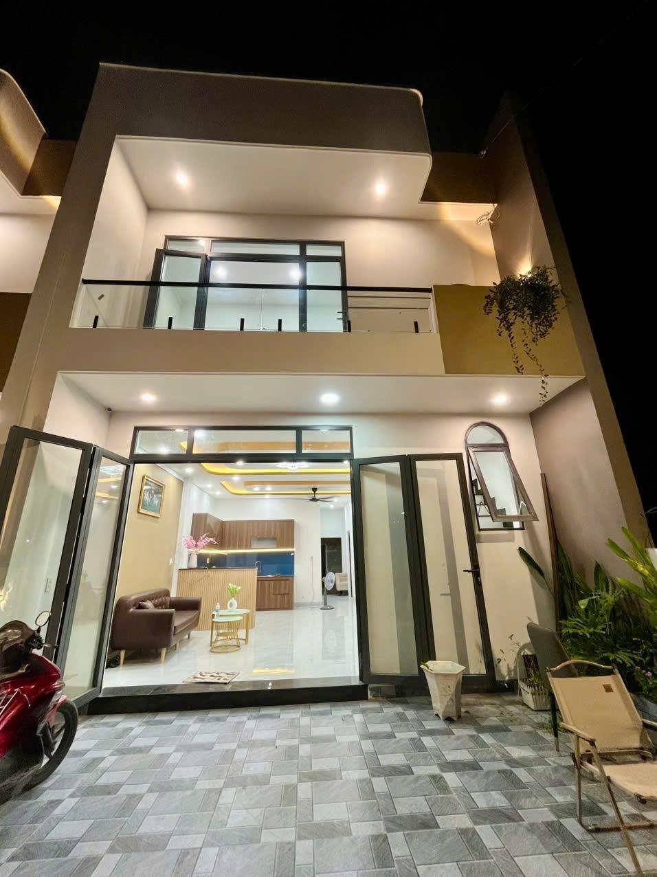 Cần bán nhanh nhà sổ hồng riêng 90 m2 tại Đường Quốc Lộ 13 - Mỹ Phước - Bến Cát, giá 2,44 tỷ