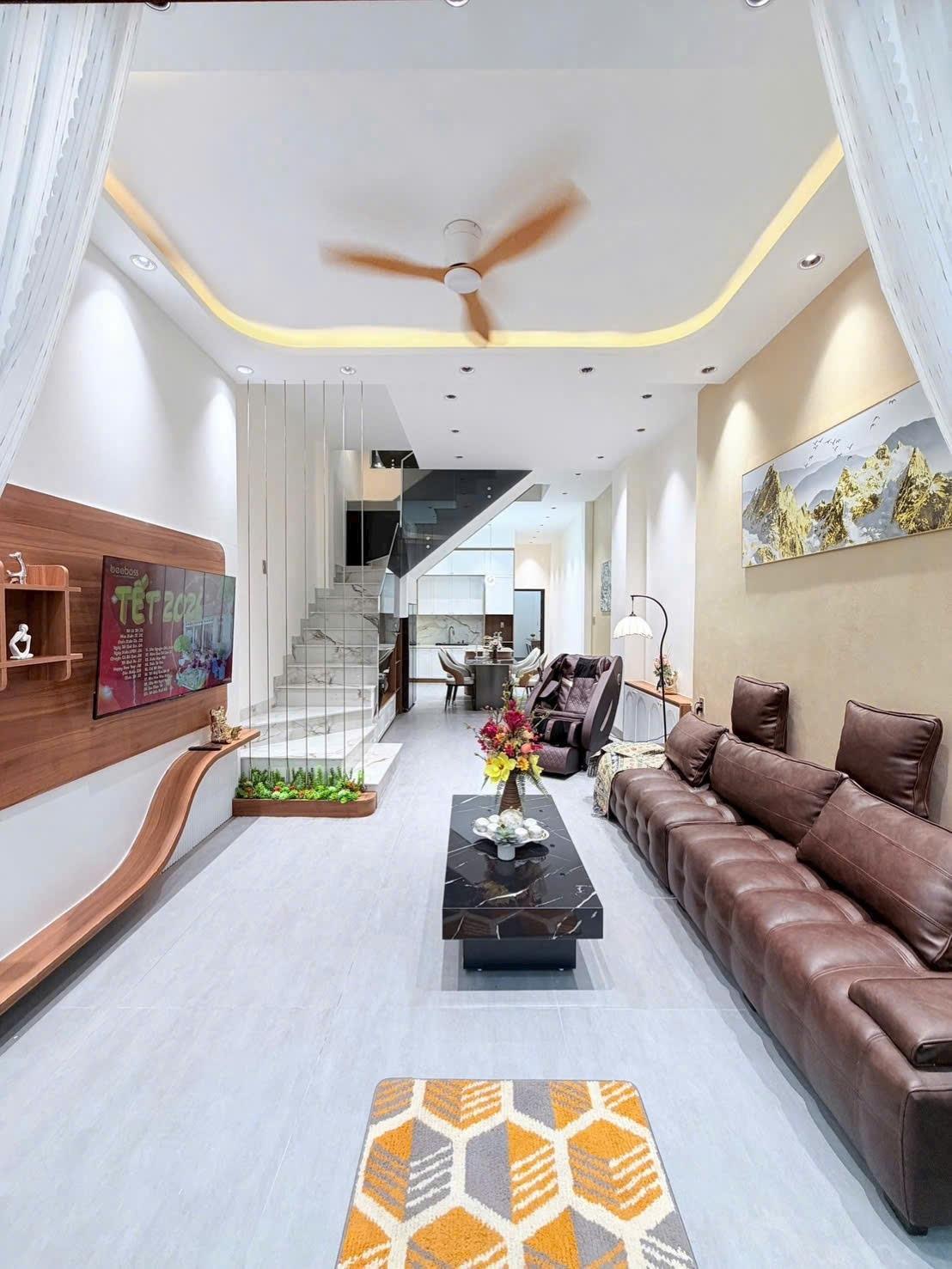 Bán căn nhà đẹp 76 m2, hướng Tây-Nam tại Phường Hòa Minh - Liên Chiểu - Đà Nẵng, giá 8,29 tỷ