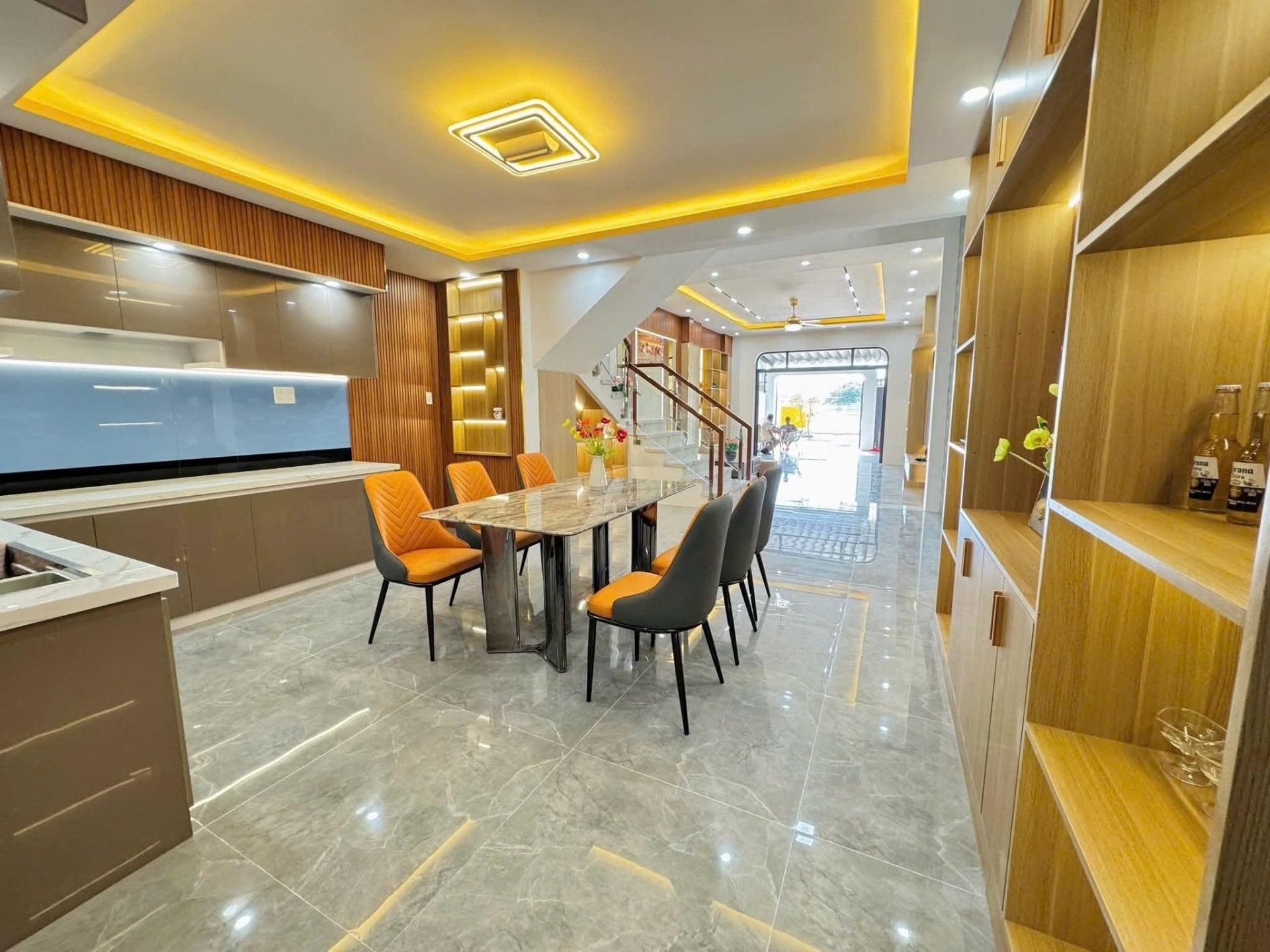 Chuyển nhượng nhà riêng 127 m2, hướng Đông tại Đường Nguyễn Quang Lâm - Cẩm Lệ, giá 6,9 tỷ