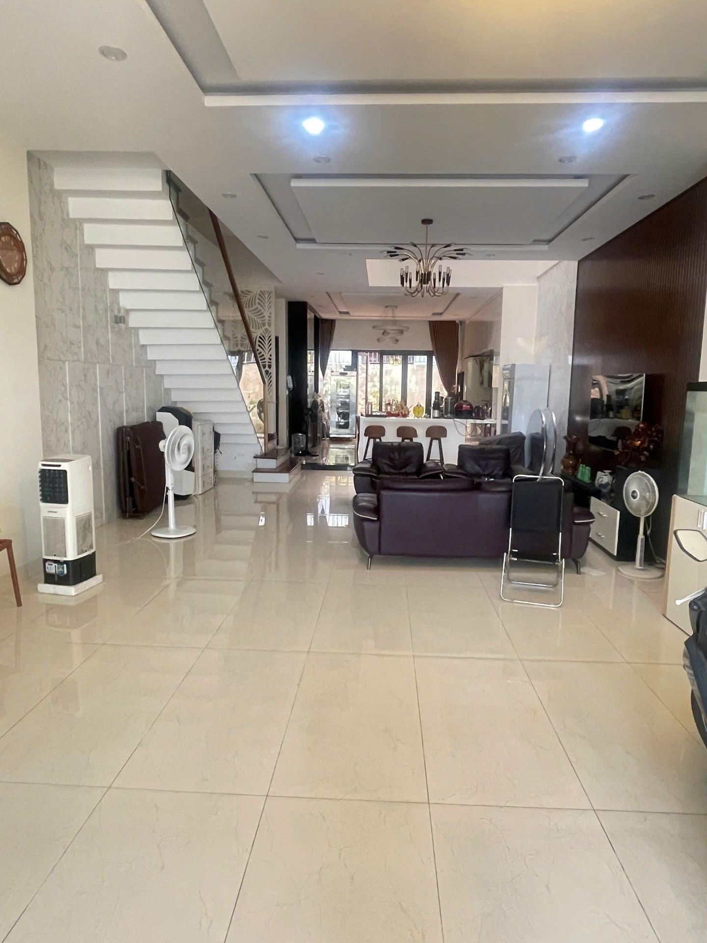 Bán gấp nhà đất 150 m2 tại Phường Hòa Cường Bắc - Hải Châu - Đà Nẵng, giá 21,5 tỷ