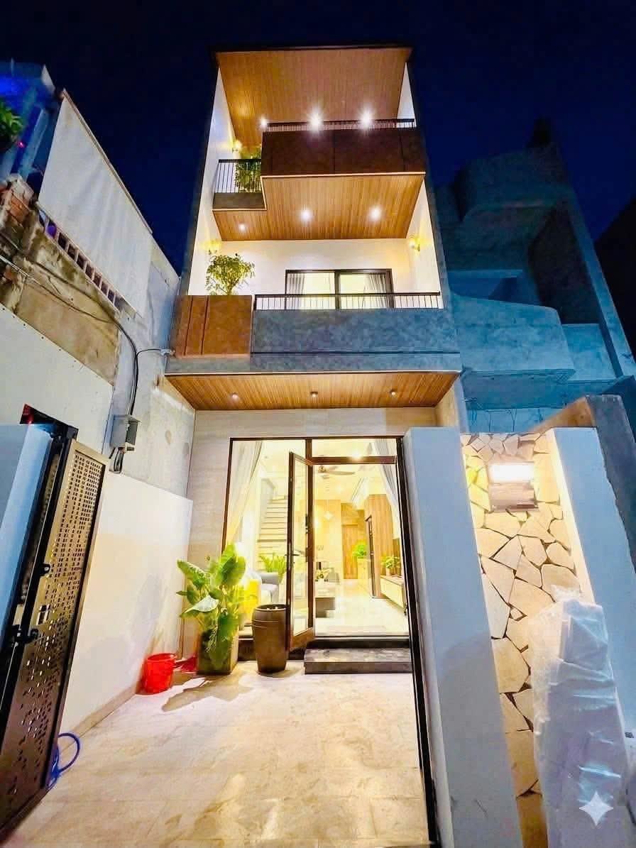Cần bán nhanh nhà sổ riêng 70 m2, hướng Bắc tại Đường Trưng Nữ Vương - Hải Châu, giá 6,55 tỷ