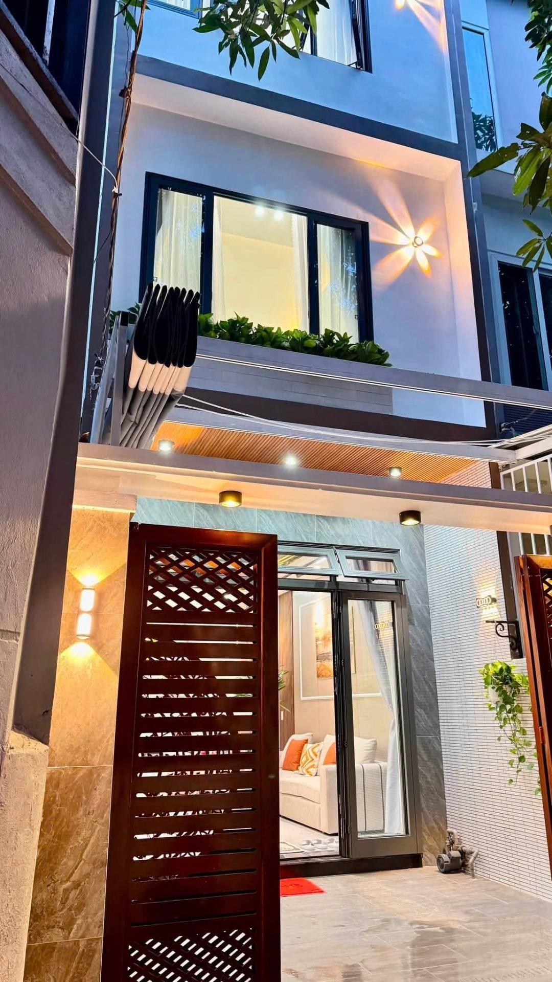 Chuyển nhượng nhà riêng 61 m2, hướng Đông-Nam tại Đường Cù Chính Lan - Thanh Khê, giá 5,25 tỷ