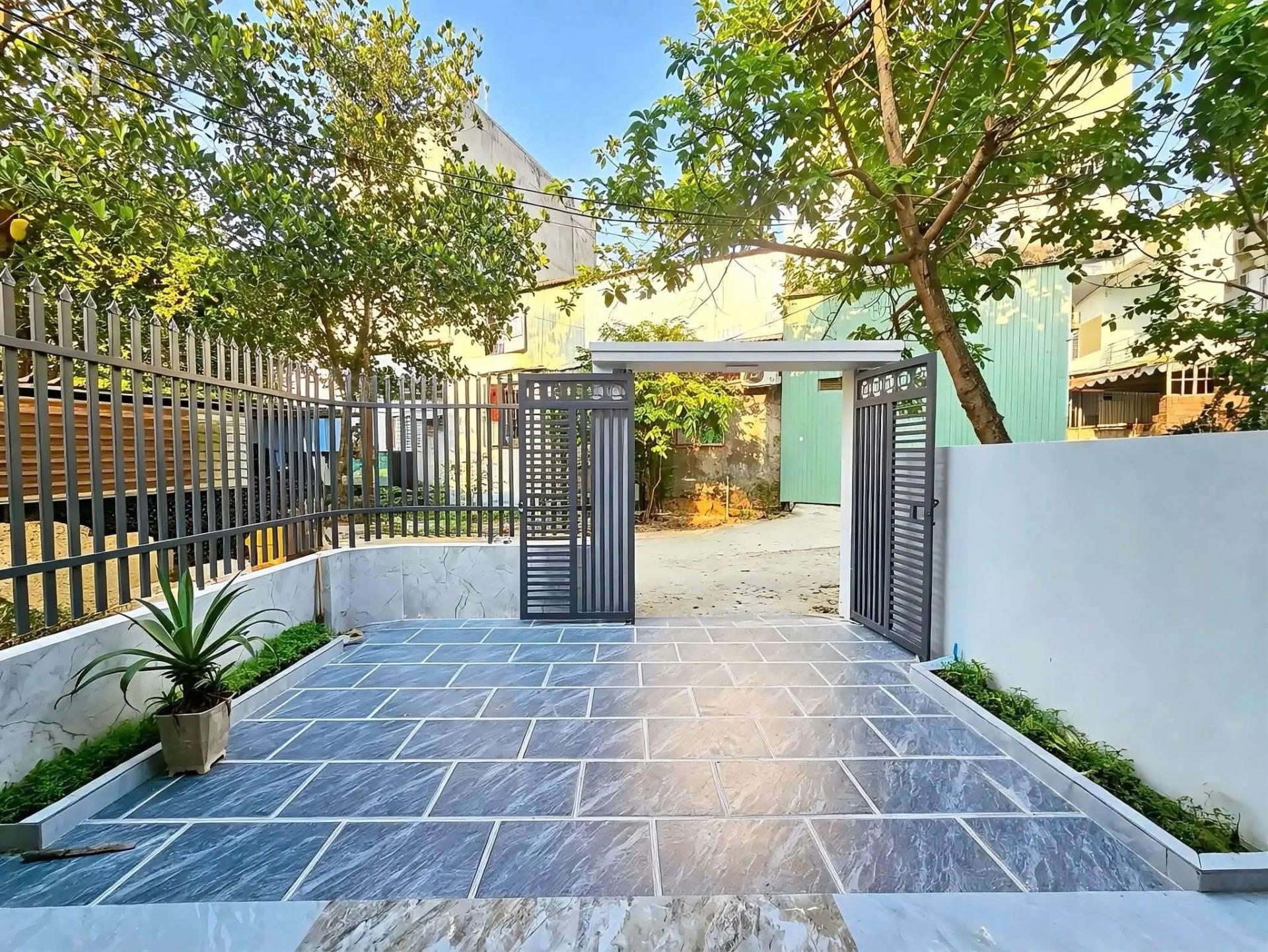 Cần bán ngay nhà 100 m2 tại Đường Trường Chinh - Hòa Phát - Cẩm Lệ - Đà Nẵng, giá 4,5 tỷ
