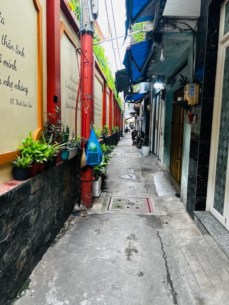 Cần bán nhà shr 23 m2 tại Đường Bùi Thế Mỹ - 10 - Tân Bình - TP Hồ Chí Minh, giá tốt