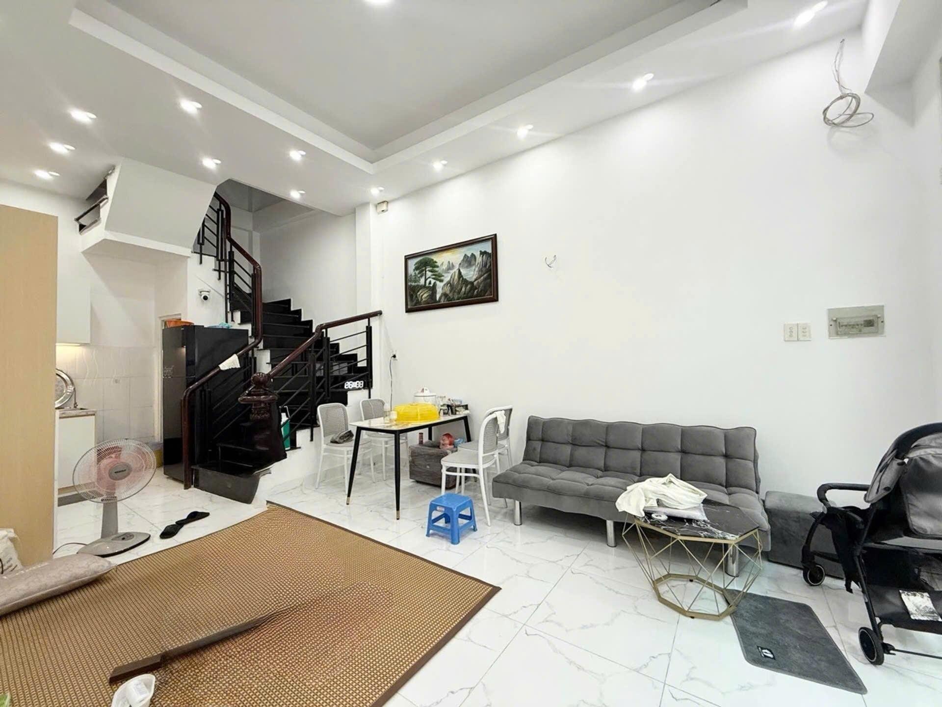Sở hữu ngay căn nhà đẹp 33 m2 tại Đường Cách Mạng Tháng Tám - 13 - Quận 10, giá 6,09 tỷ