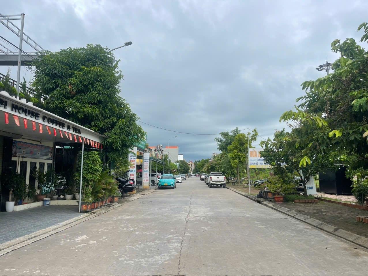 Cần bán gấp lô đất sổ riêng 243 m2 tại Thị trấn Thứa - Lương Tài - Bắc Ninh, giá 19 tỷ