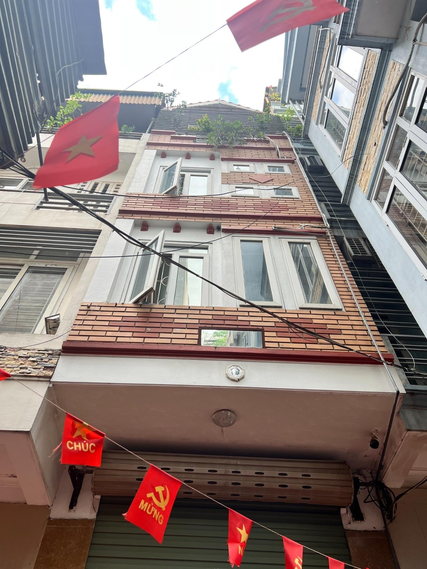 Cần bán gấp bán nhanh căn nhà đẹp 32 m2, hướng Bắc tại Đường Phúc Diễn - Nam Từ Liêm, giá 5,8 tỷ