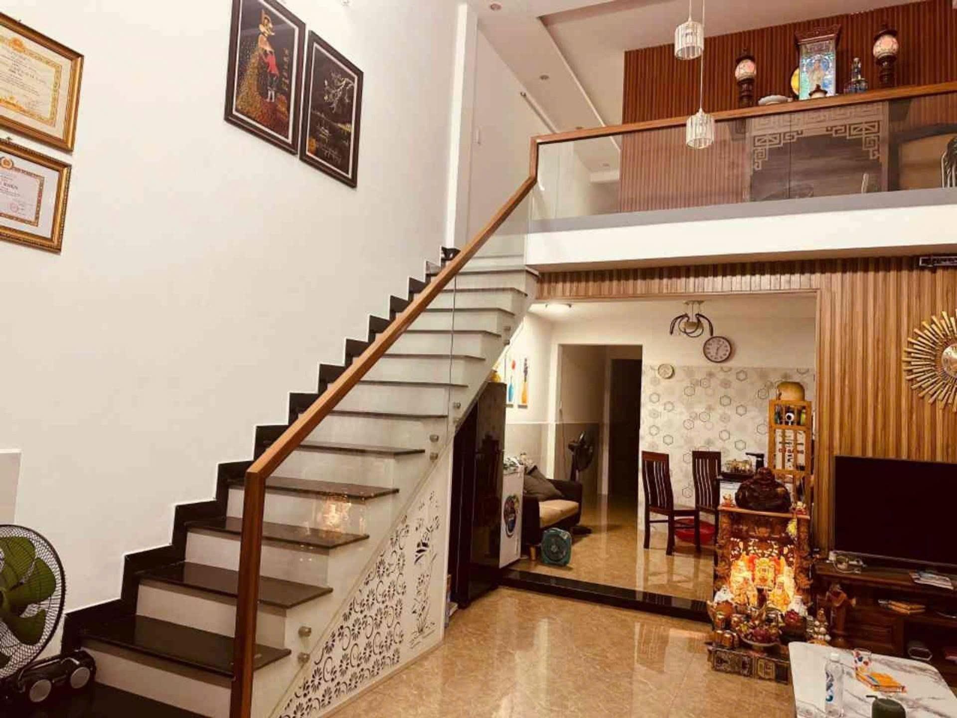 Chuyển nhượng nhà sổ riêng 97 m2, hướng Đông-Nam tại Phường Hòa Minh - Liên Chiểu, giá 5,75 tỷ