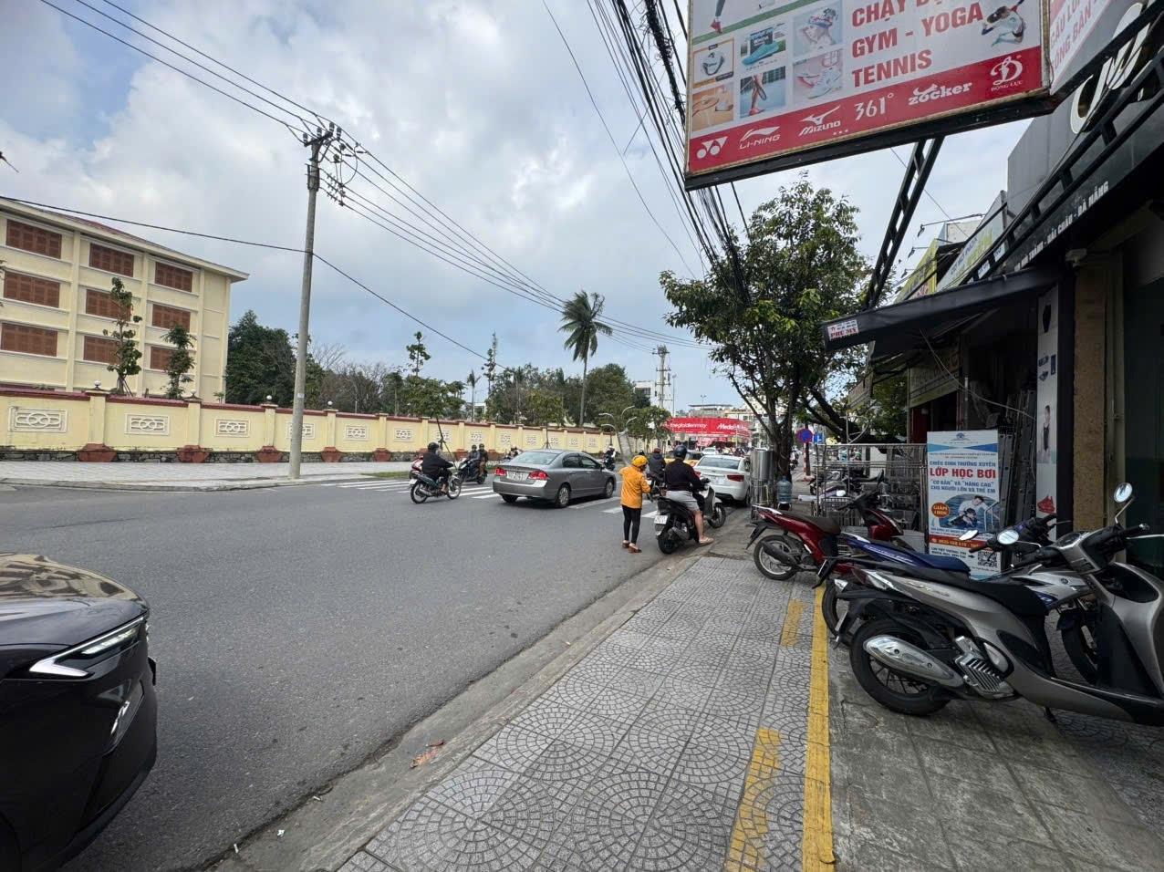 Sở hữu nhà đẹp 158 m2, hướng Tây tại Đường Núi Thành - Hòa Cường Bắc - Hải Châu, giá 23 tỷ