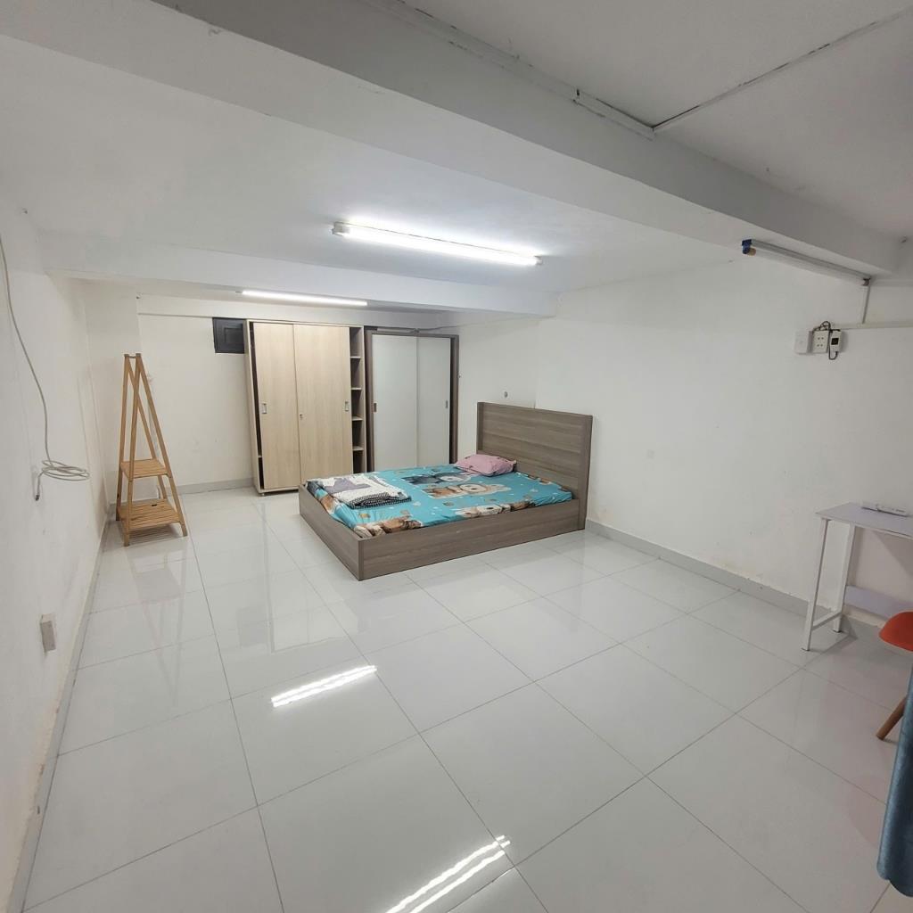 Cho thuê gấp nhà trọ 30 m2 tại Đường Lê Thị Riêng - Bến Thành - Quận 1, giá 5,5 tr/tháng