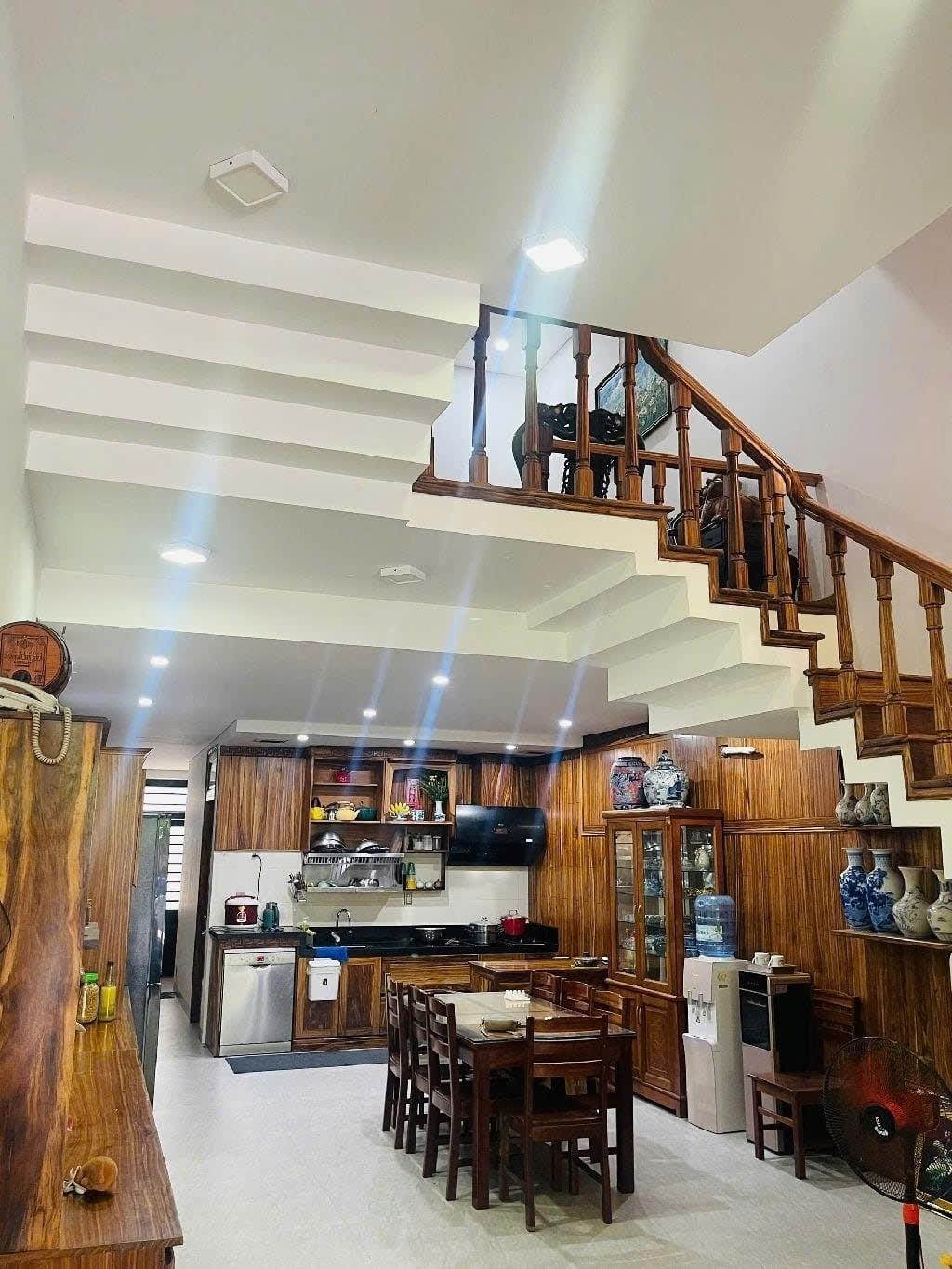 Cần bán nhanh căn nhà riêng 110 m2 tại Phố Hoàng Đạo Thúy - Hòa Thọ Đông - Cẩm Lệ, giá 8,5 tỷ