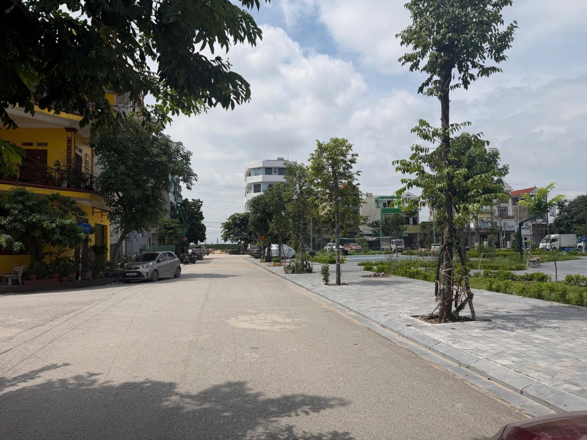 Cần bán gấp bán nhanh đất nền 110 m2 tại Thị trấn Gia Bình - Gia Bình - Bắc Ninh, giá 9,6 tỷ